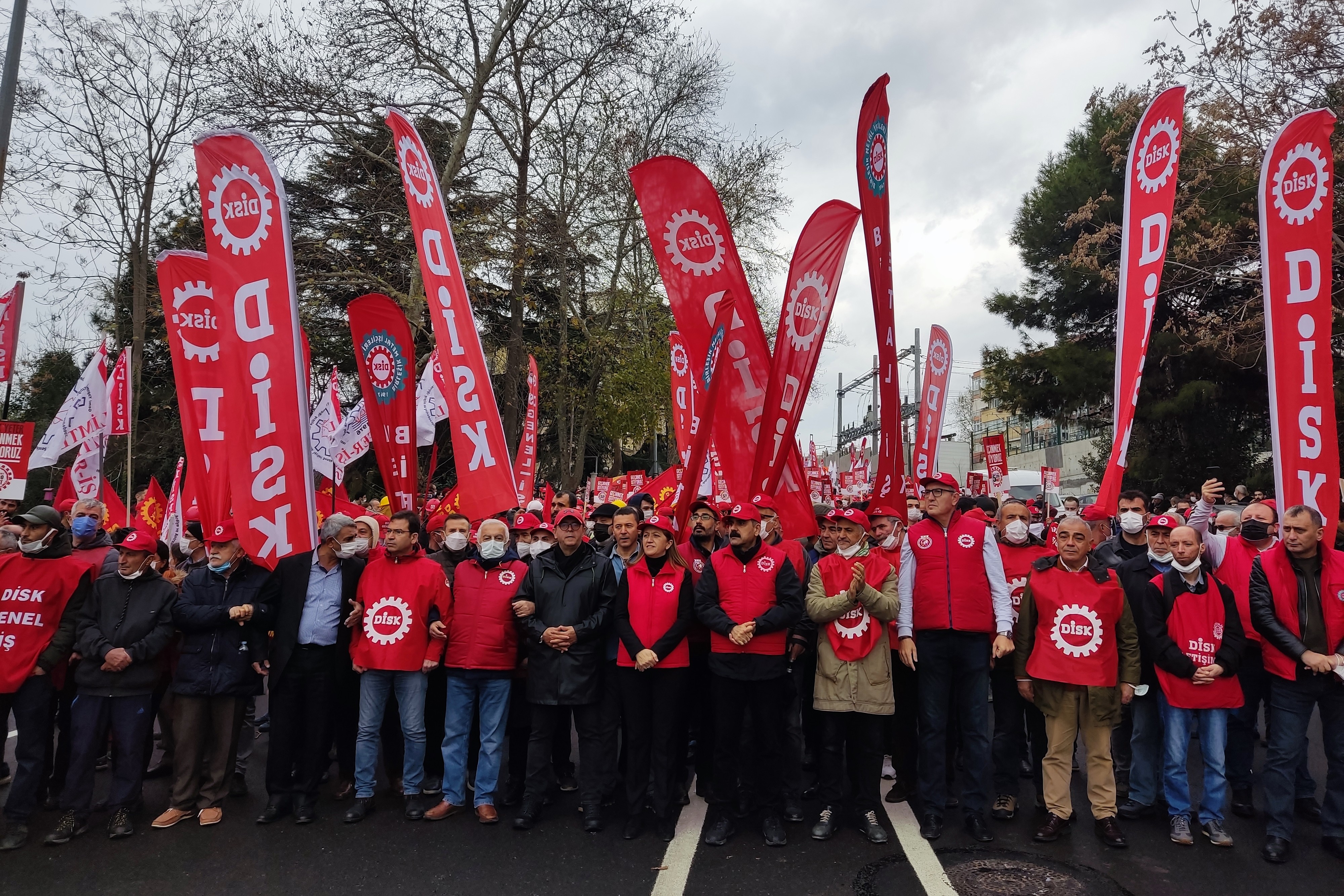 DİSK'in çağrısıyla İstanbul Kartal'da düzenlenen mitingden bir fotoğraf.