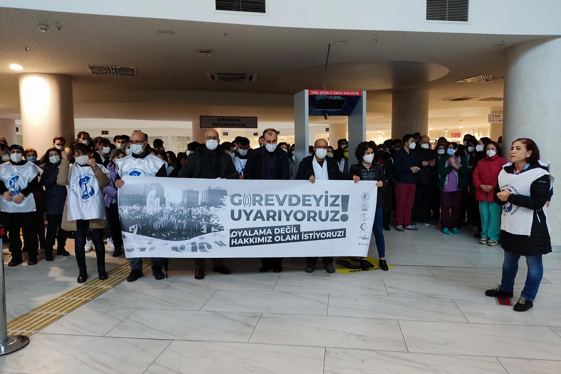 Okmeydanı Cemil Taşçıoğlu Şehir Hastanesinde greve çıkan sağlık emekçileri