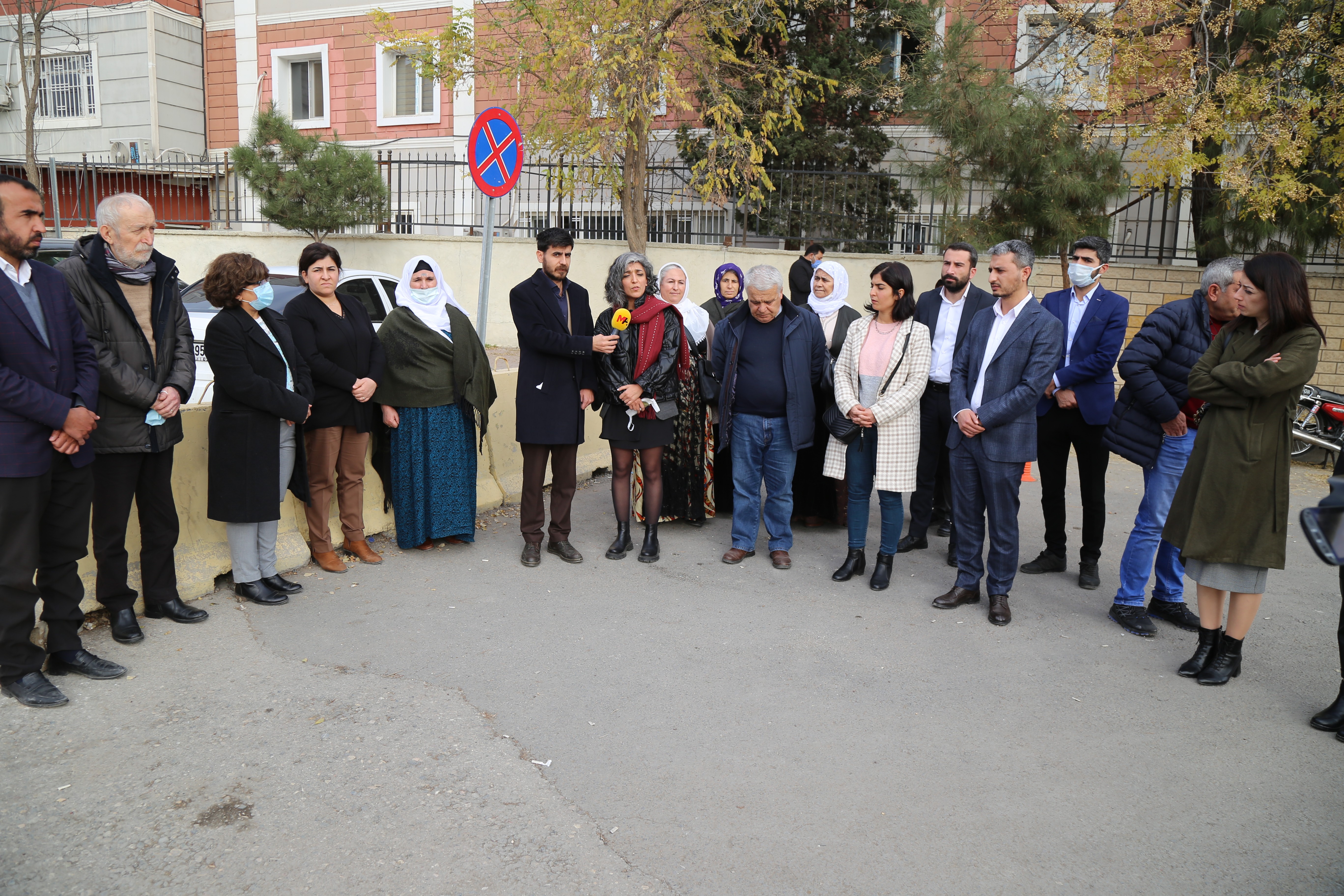 Aralarında gazeteci Hüseyin Aykol, İHD MYK üyesi Nuray Çevirmen, ÖHD Genel Sekreteri Rengin Ergül'ün olduğu çok sayıda insan hakları savunucuları, Şenyaşar ailesini ziyaret etti.