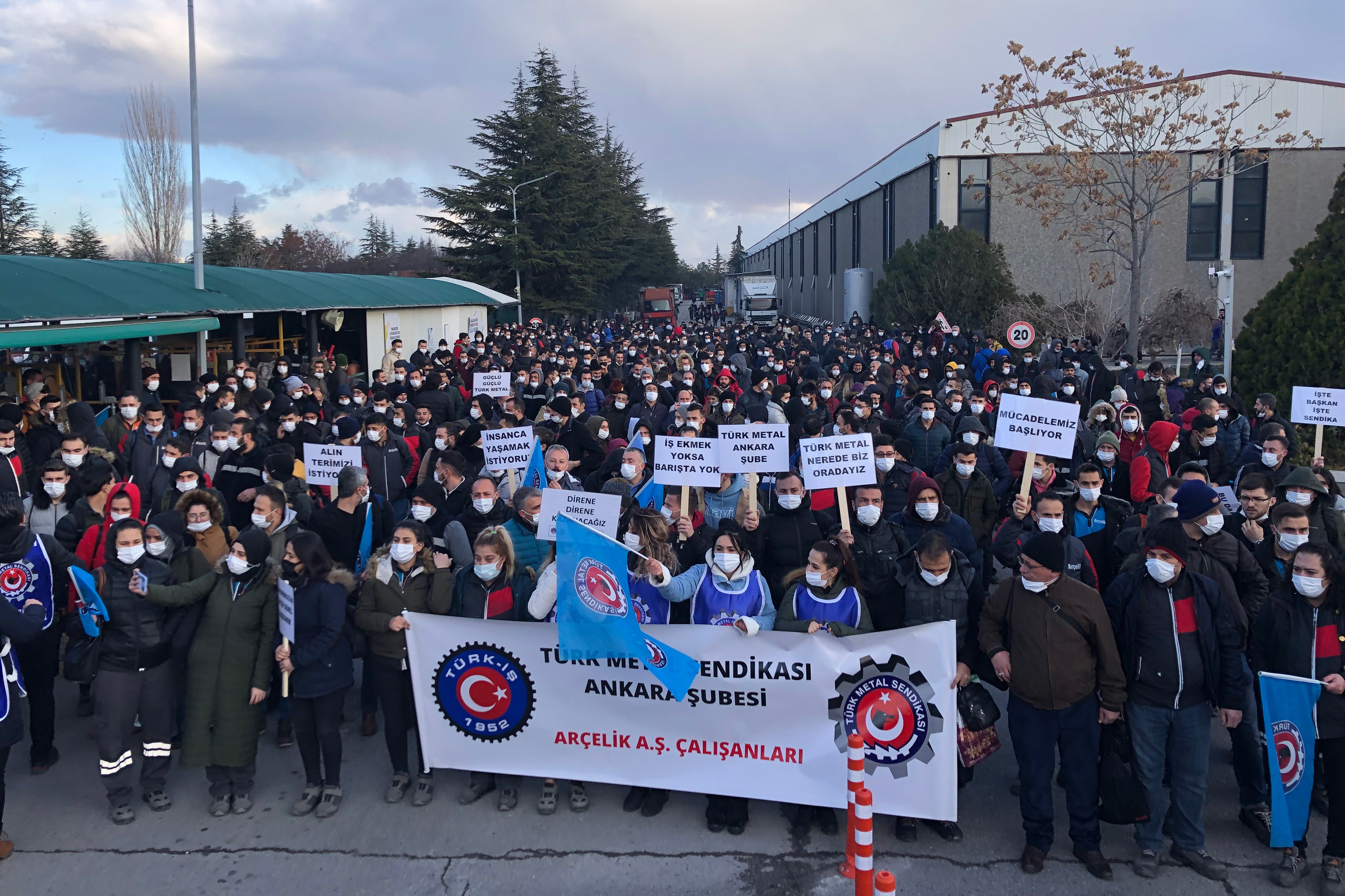 Ankara'da Arçelik işçilerinin gerçekleştirdiği eylemden bir fotoğraf.