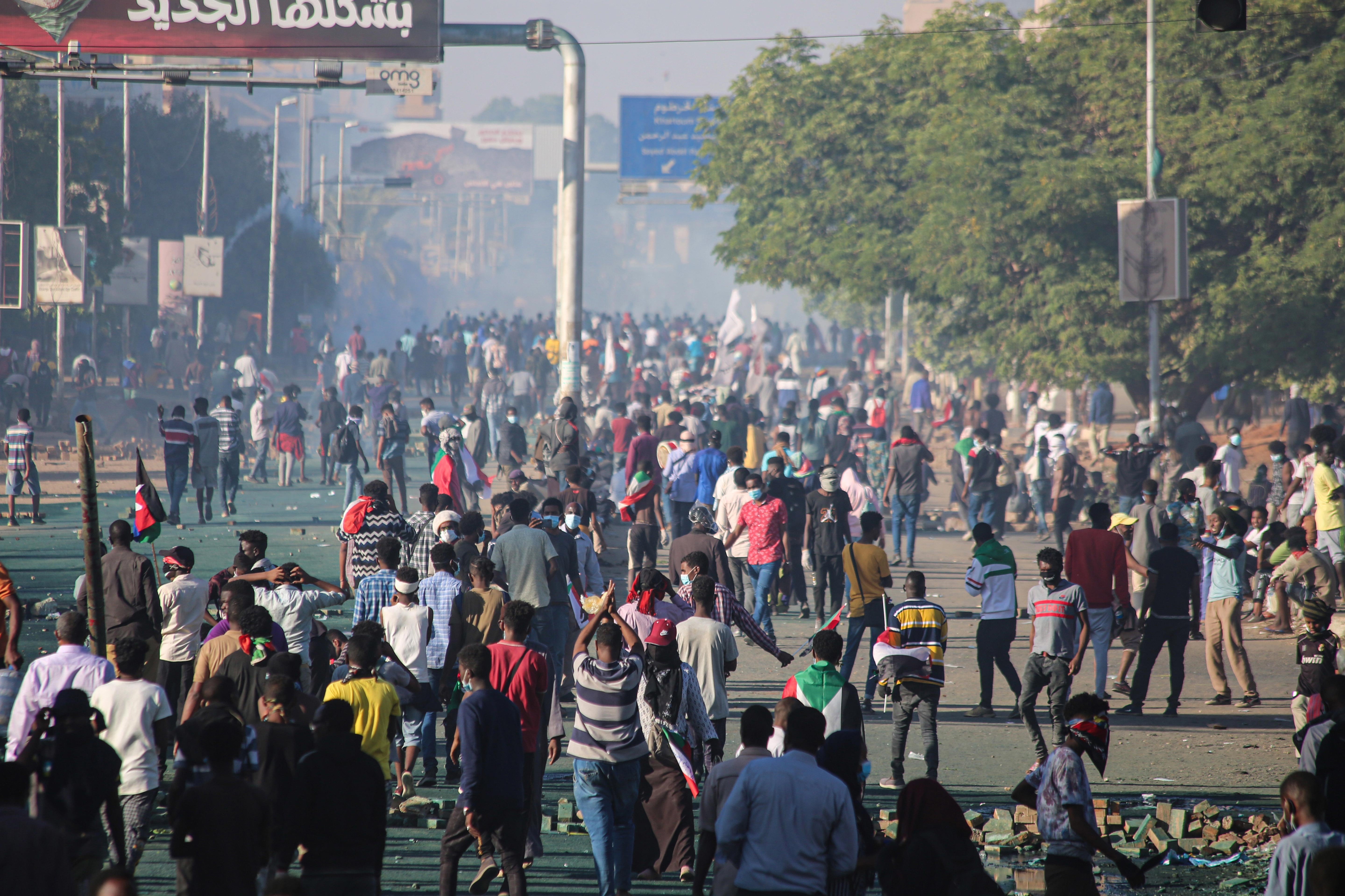 Sudan'da eylem yapan insanlar