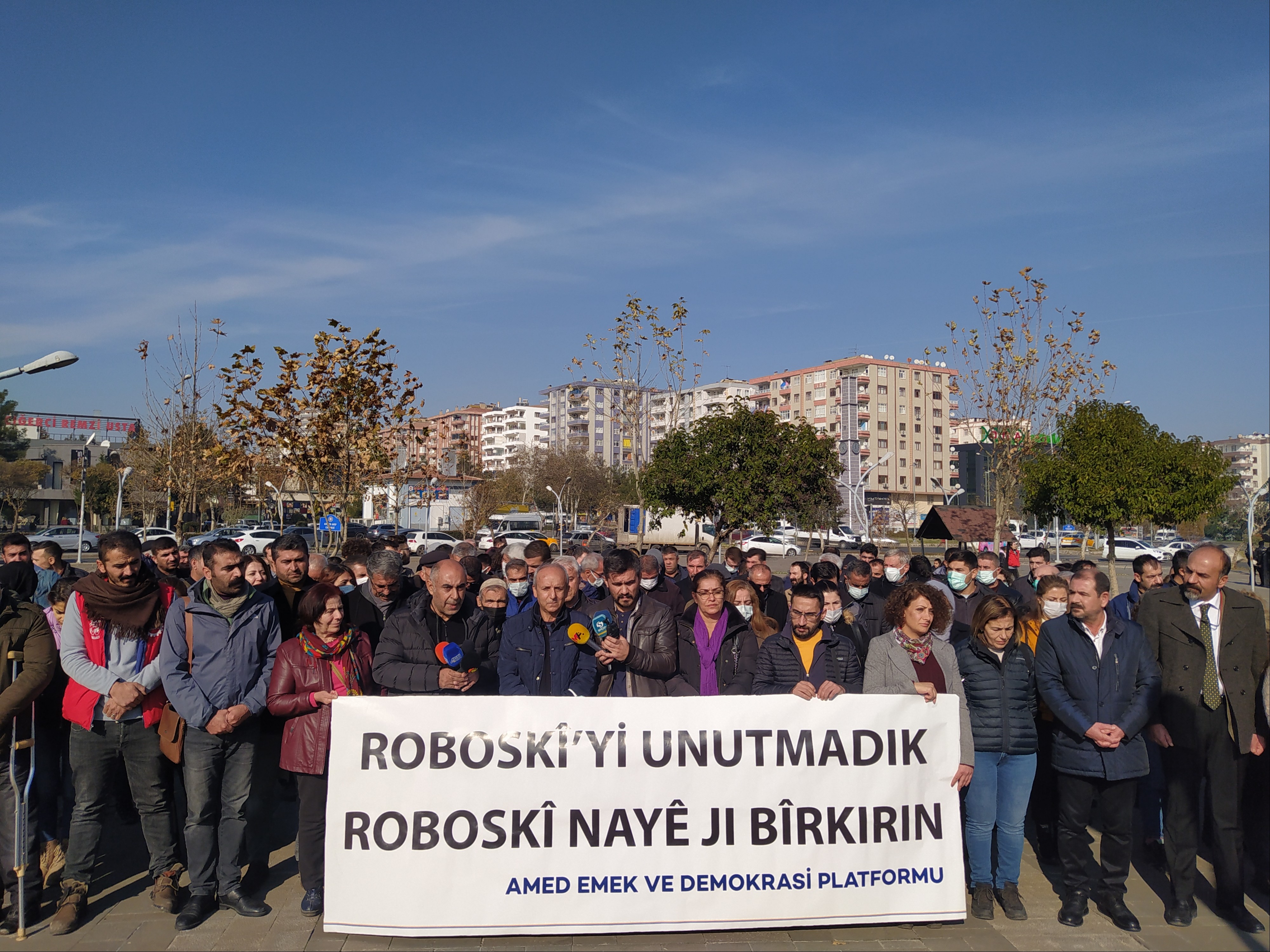 Diyarbakır'da Roboski Katliamının 10. yıl dönümü nedeniyle basın açıklaması gerçekleştirildi