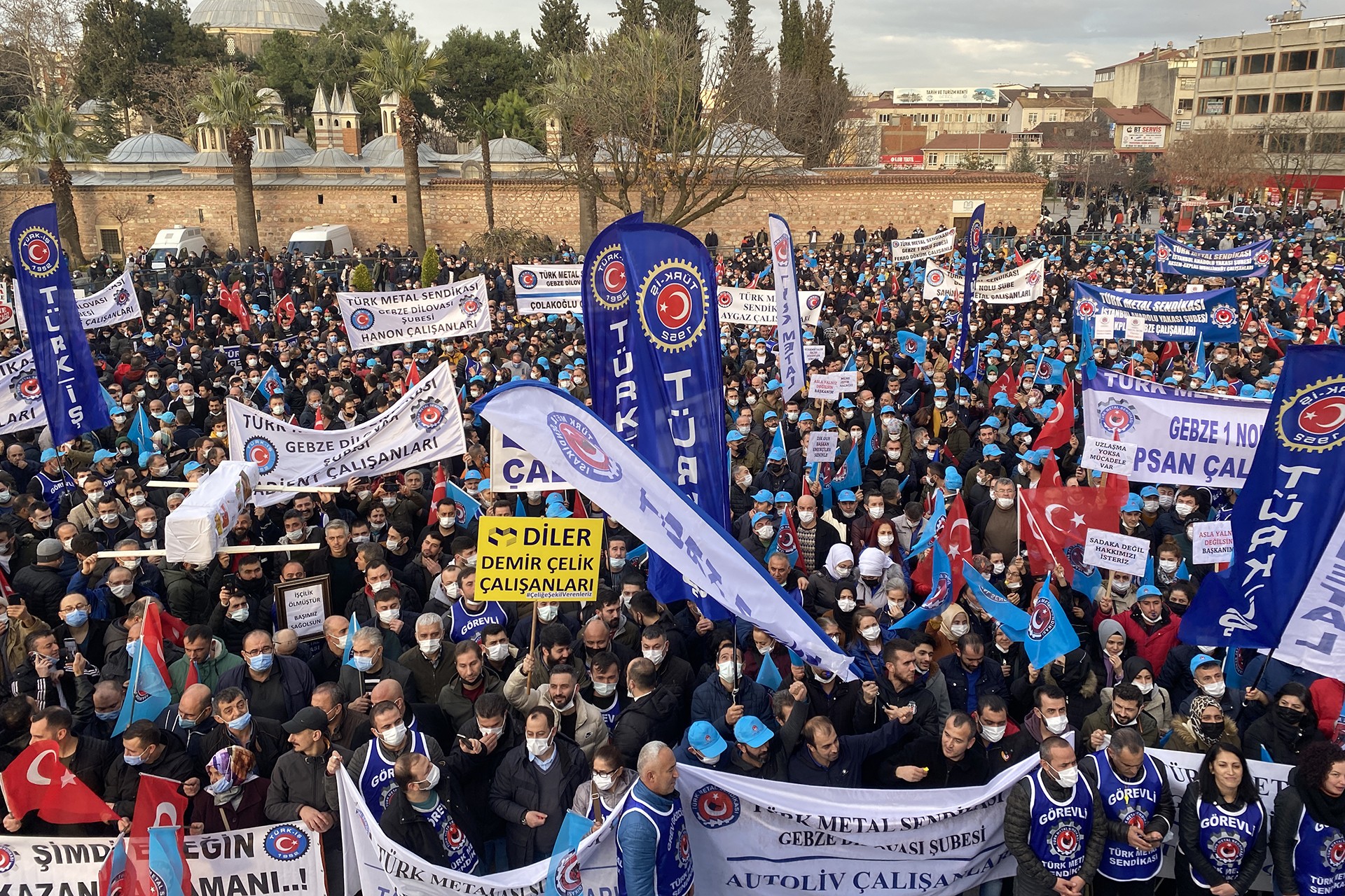 Türk Metal Sendikası Gebze'de  açıklama düzenledi