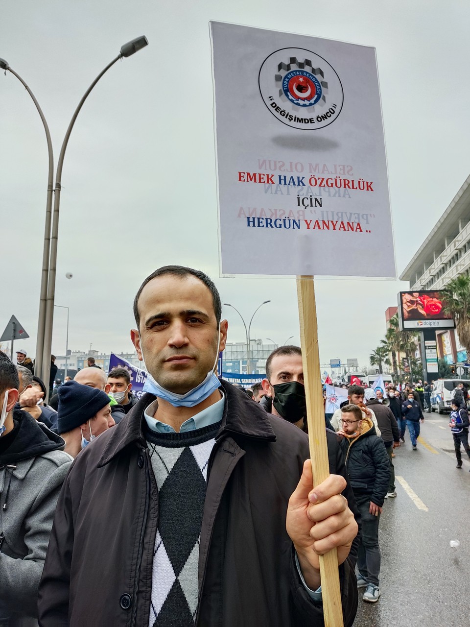 Türk Metal sendikasının Kocaeli'de gerçekleştirdiği mitingden bir fotoğraf.