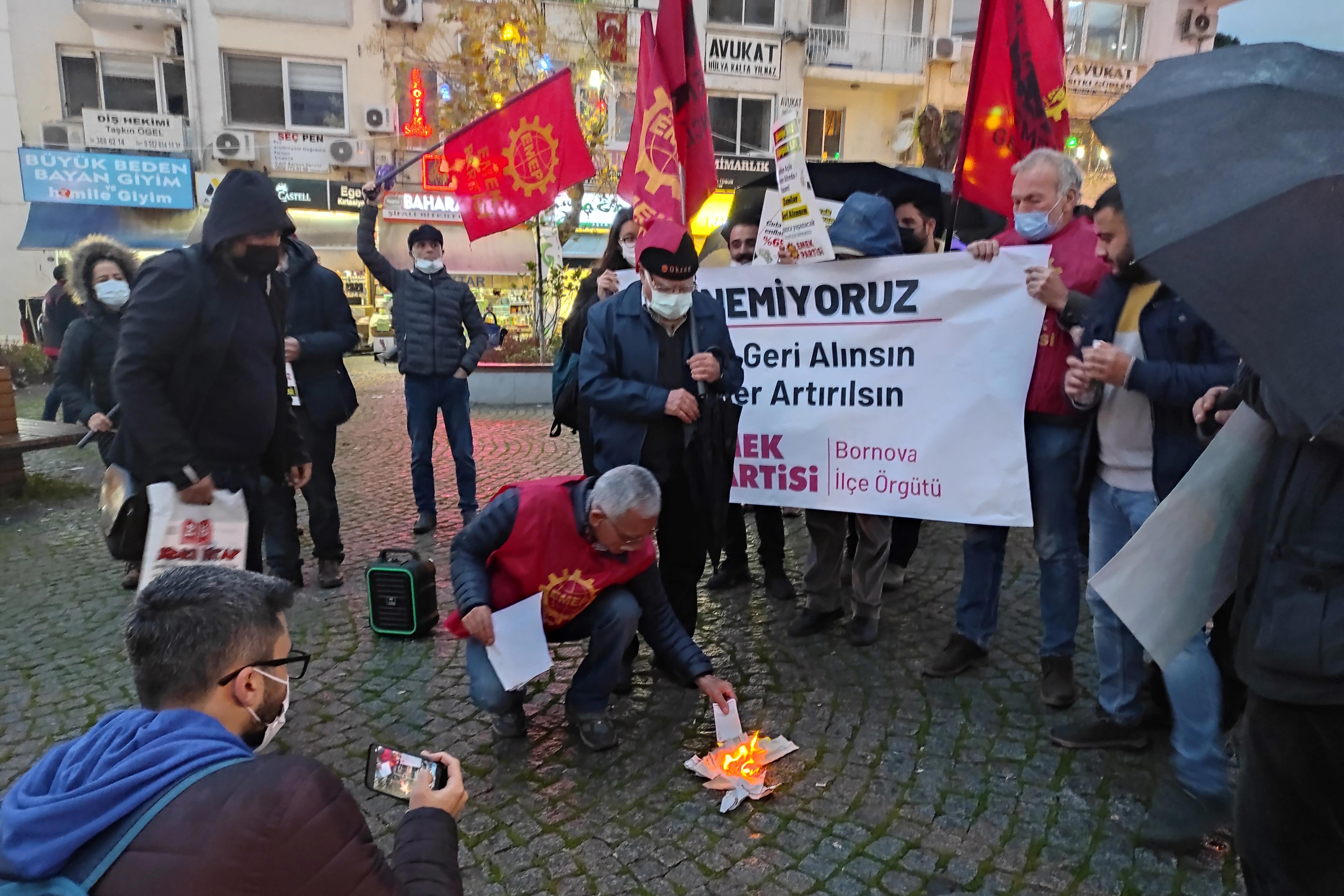 Zamlara karşı basın açıklamasına katılanlar