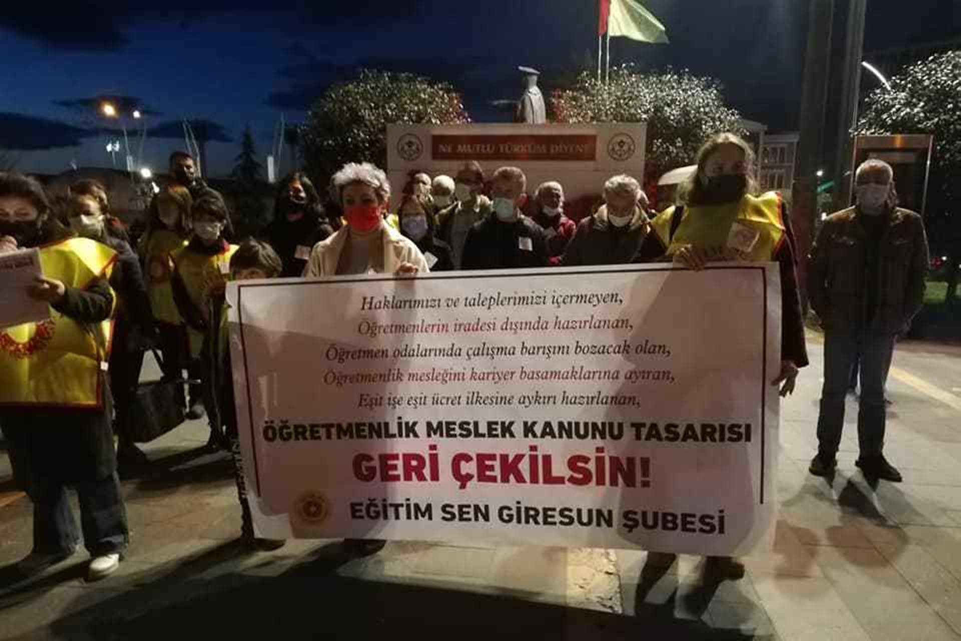 Giresun'de Eğitim Sen üyeleri açıklama yaptı