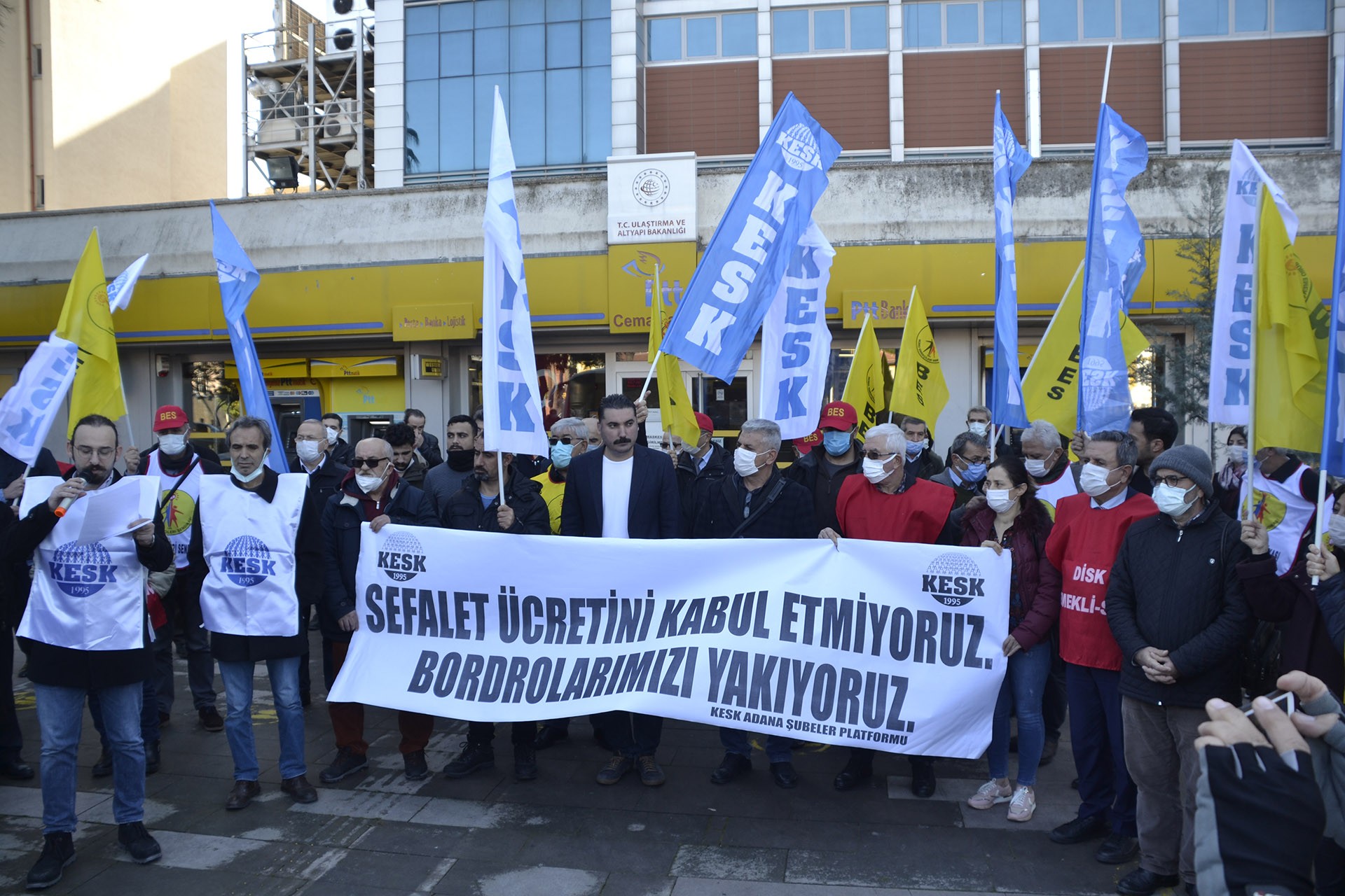 Adana'da kamu emekçileri açıklama yaptı