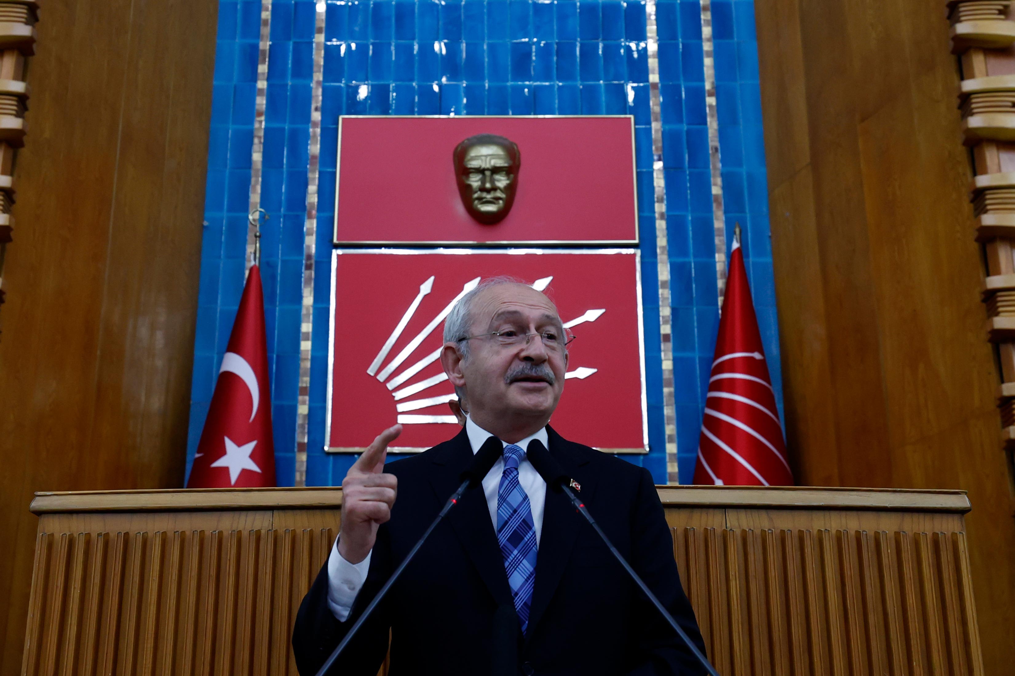 Kemal Kılıçdaroğlu kürsüde