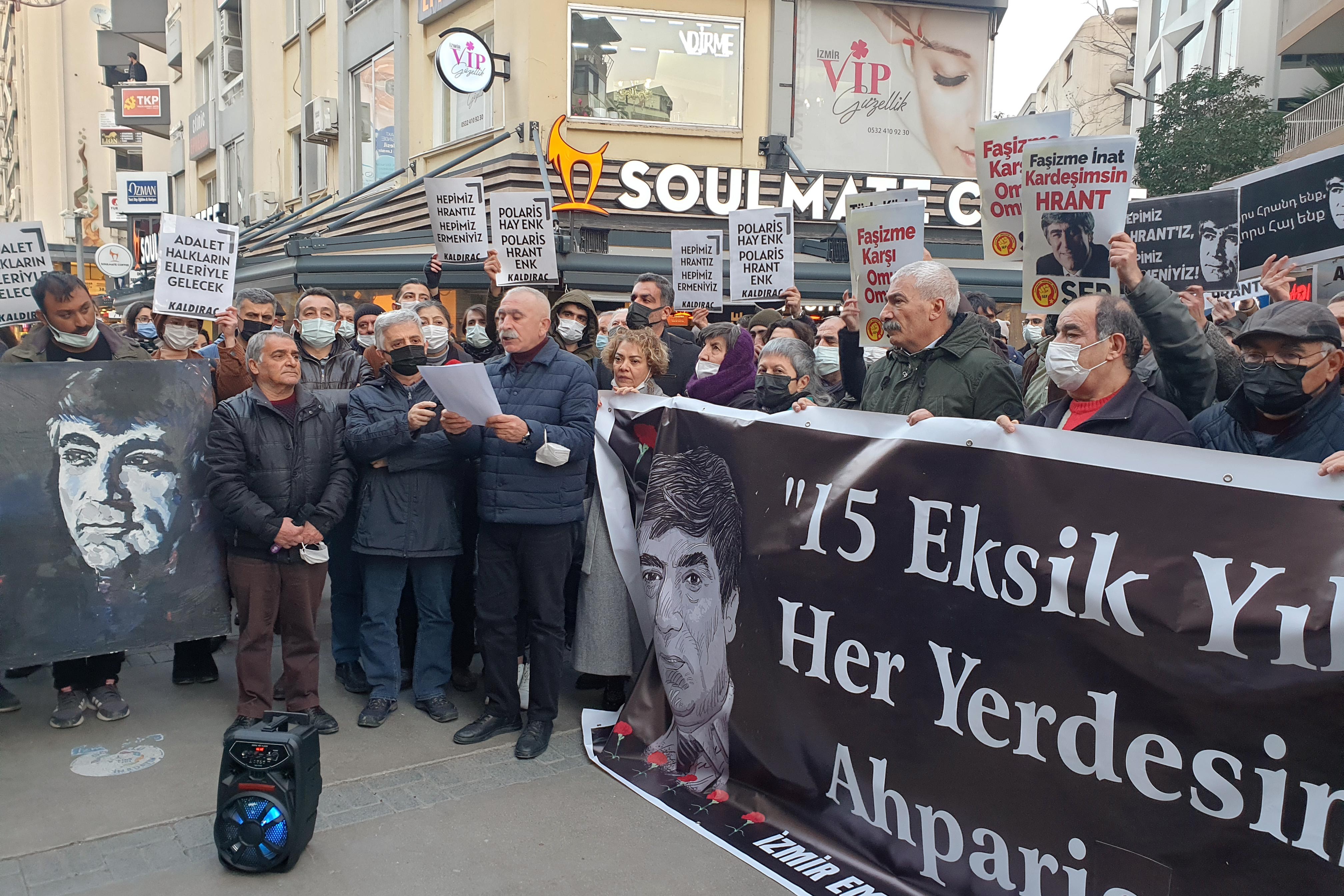 Hrant Dink öldürülüşünün 15. yılında İzmir'de anıldı. 