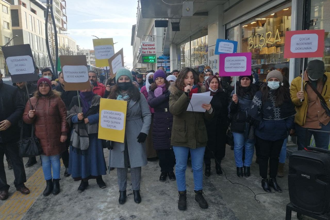 Van'da çocuk istismarına karşı eylem: İktidar yükümlülüklerini yerine getirmiyor