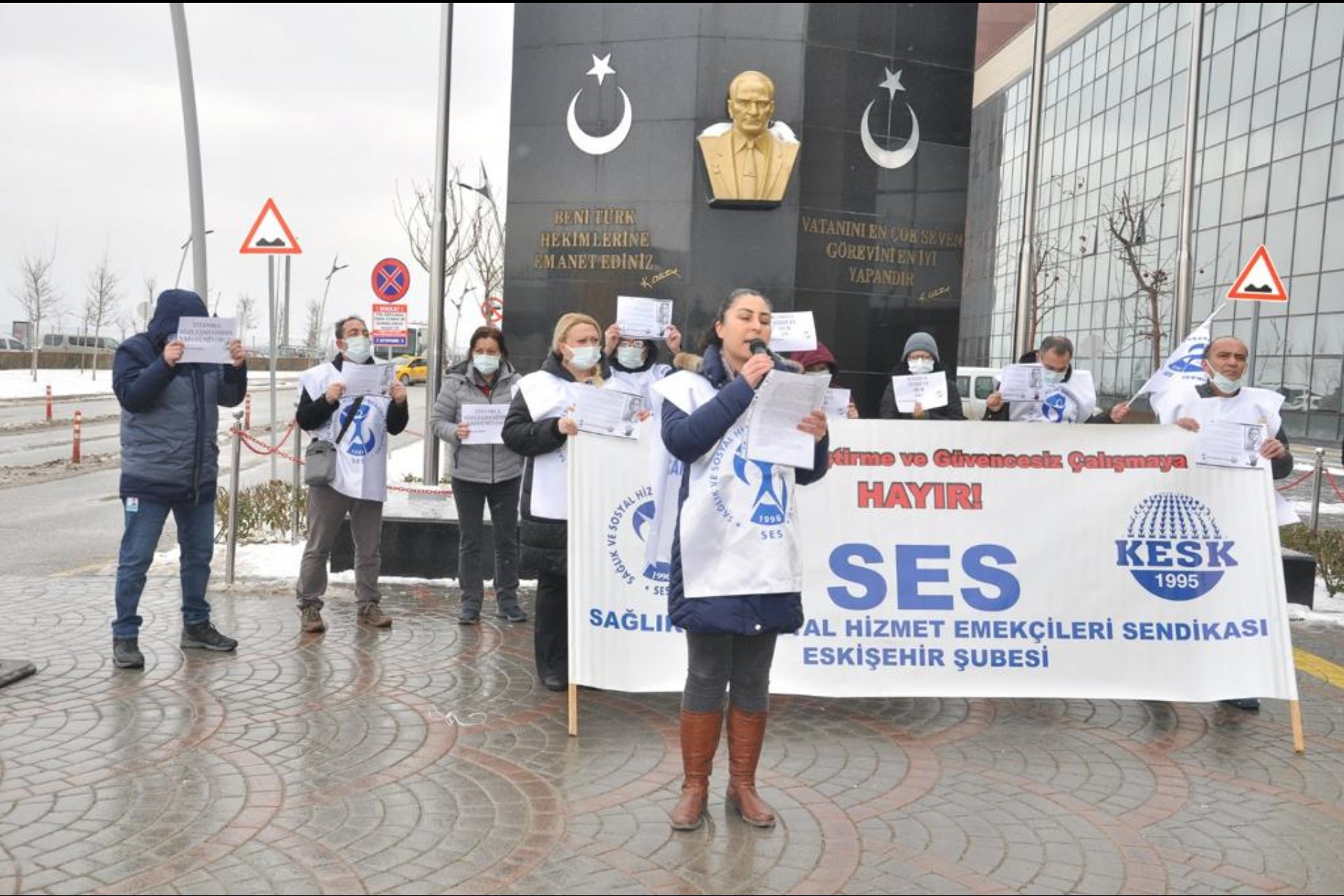 Eskişehir'de eylem yapan sağlık emekçileri