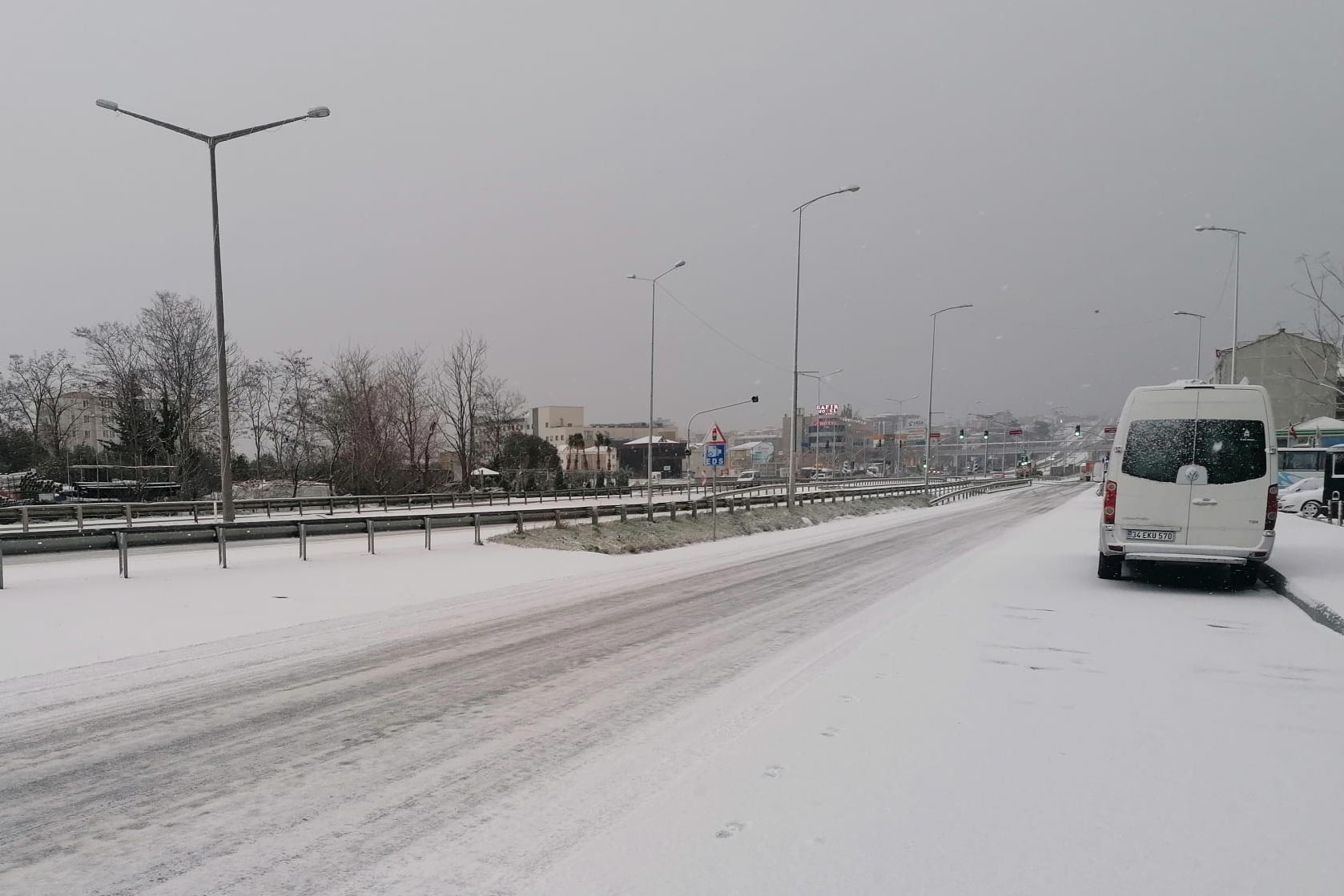 Silivre'de yollar karla kaplı