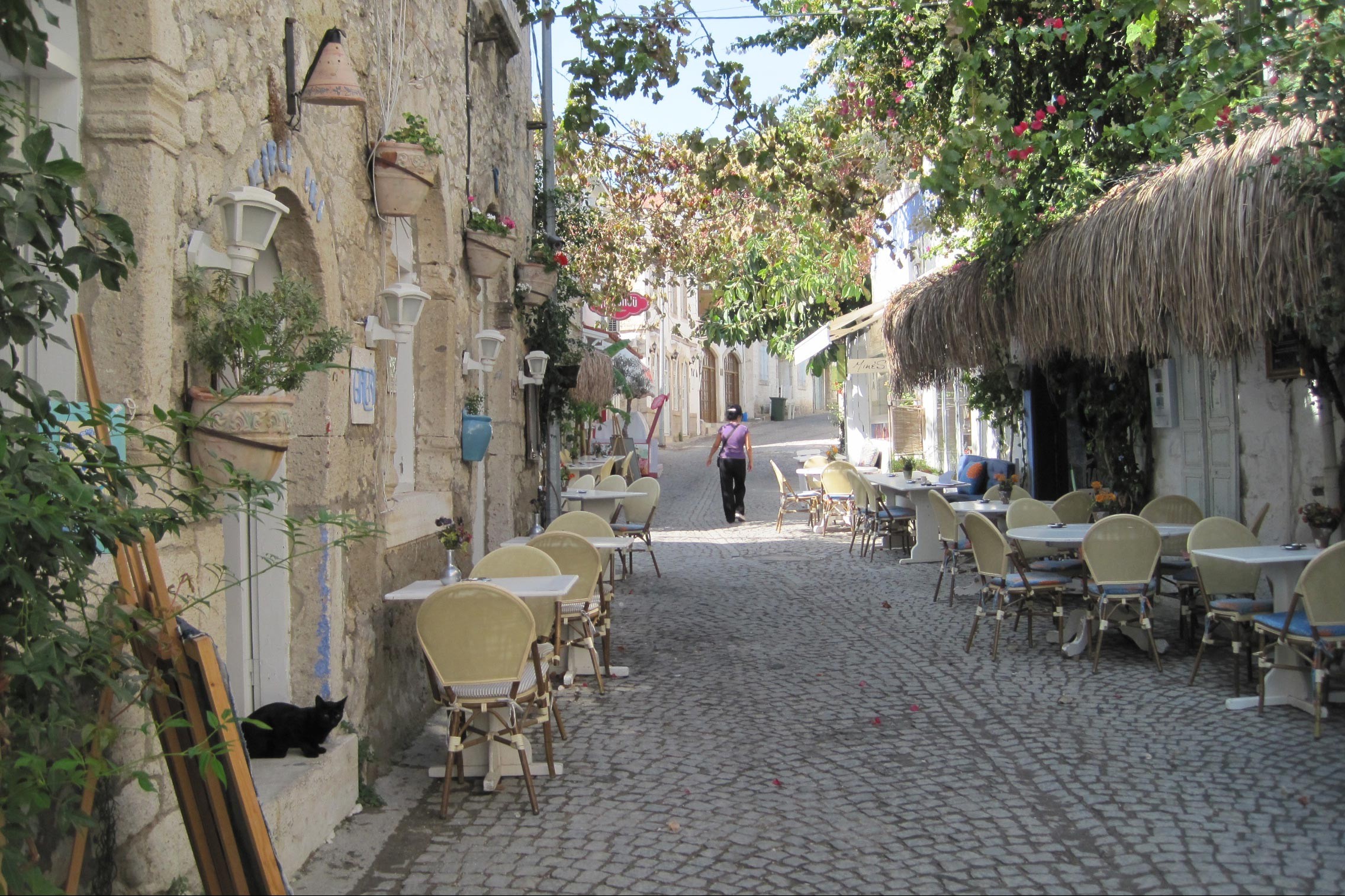 Çeşme'de bir sokak