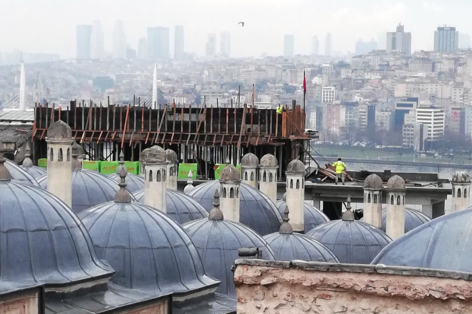 Süleymaniye önündeki bina