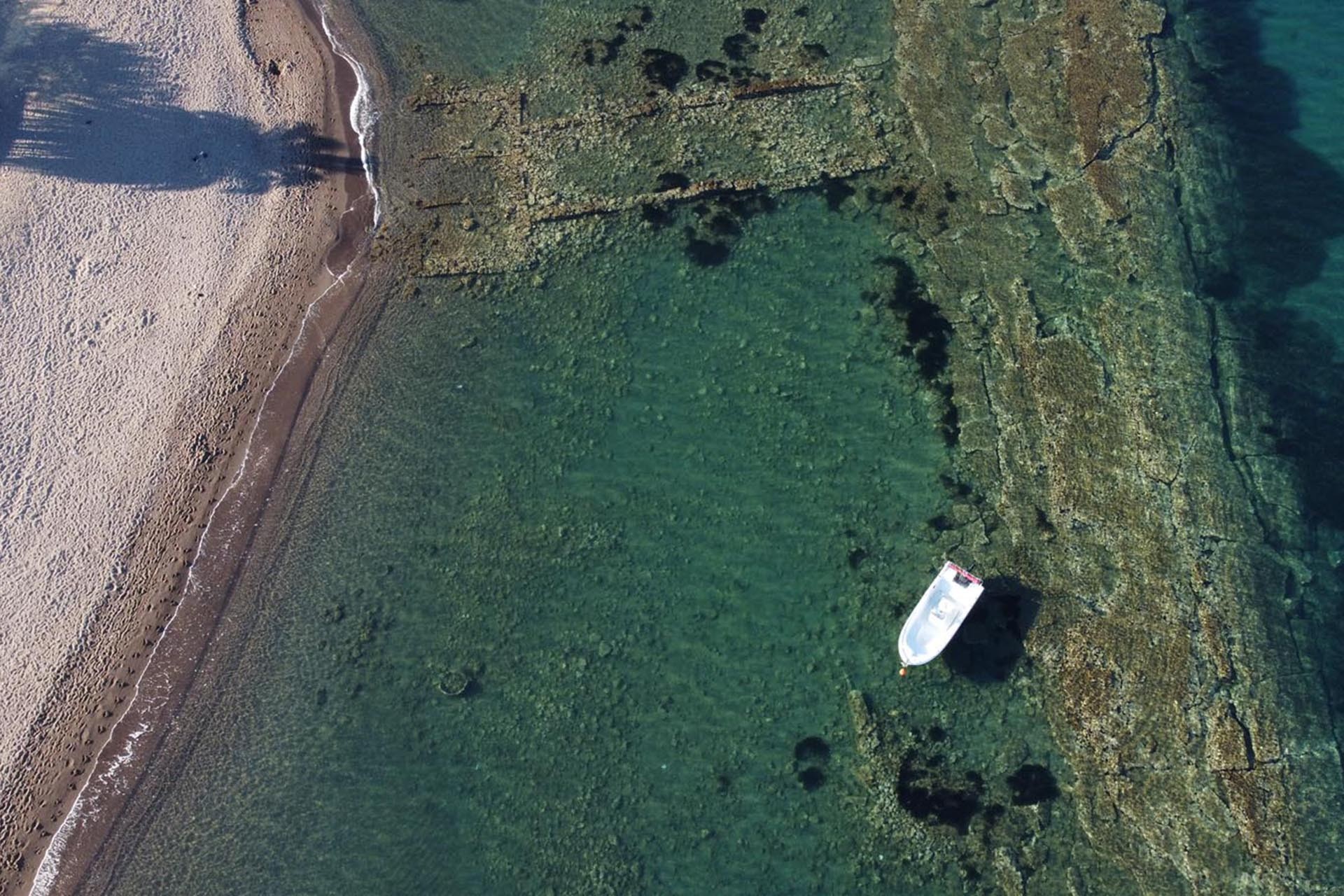 Dikili’deki Atarneus Antik Kenti limanı kalıntıları