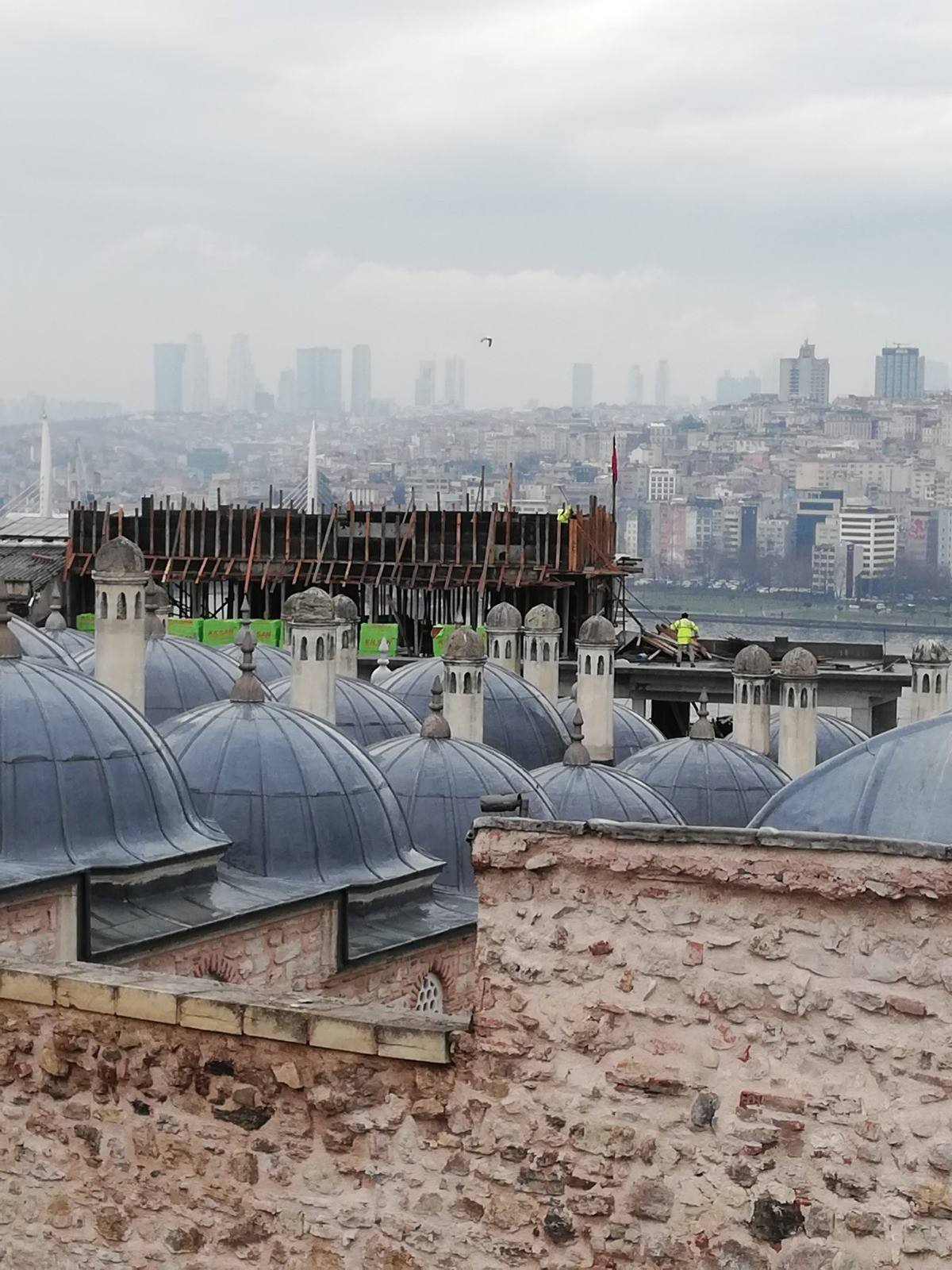 Süleymaniye Camii'nin önündeki inşaat.