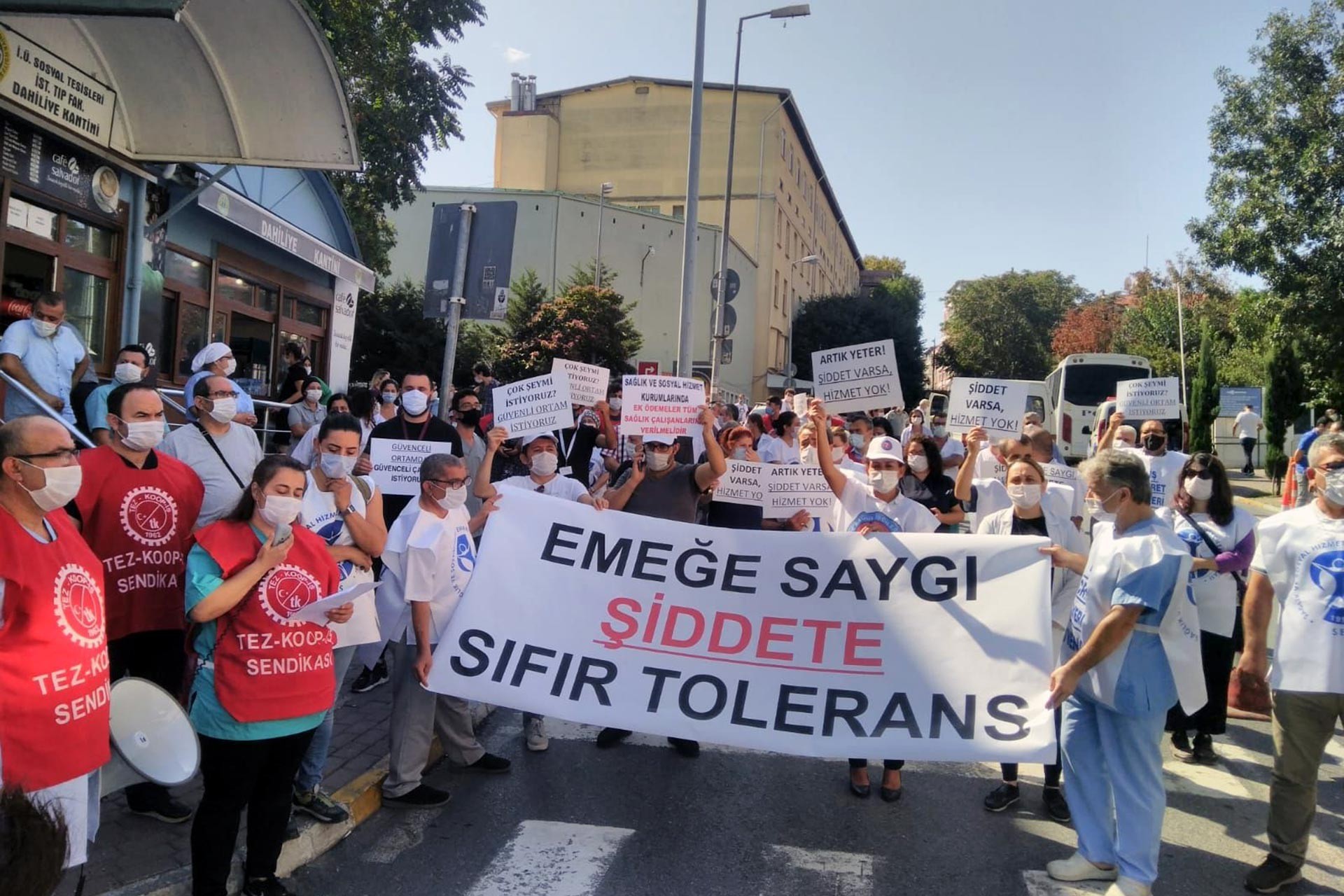 Sağlıkta şiddete karşı sağlık emekçilerinin eylemi