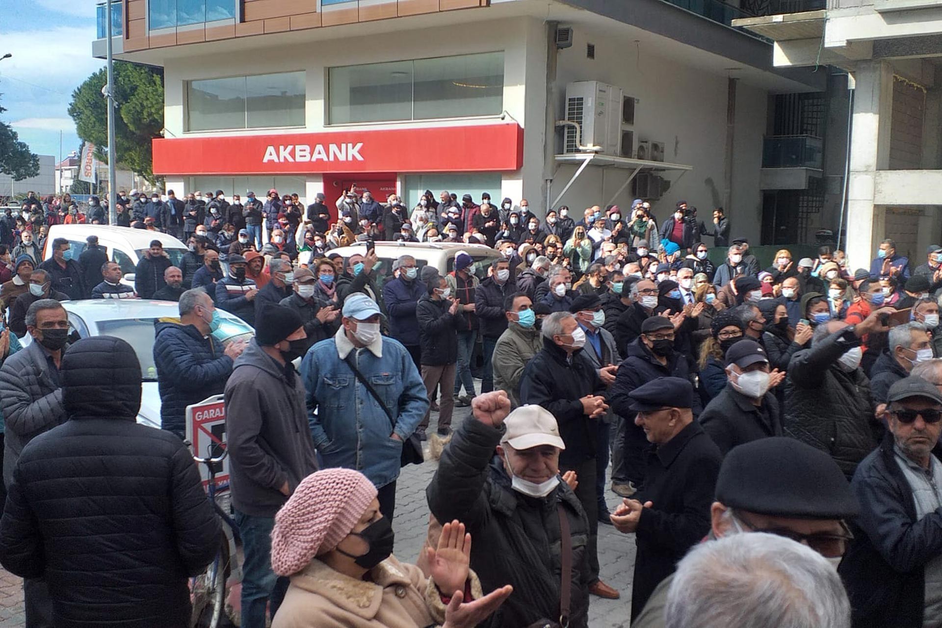 Didim'de zamları protesto edenler