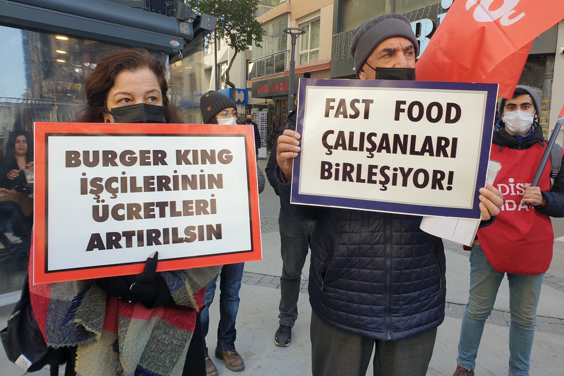 Fast food işçisi köle değildir, yazılı pankart