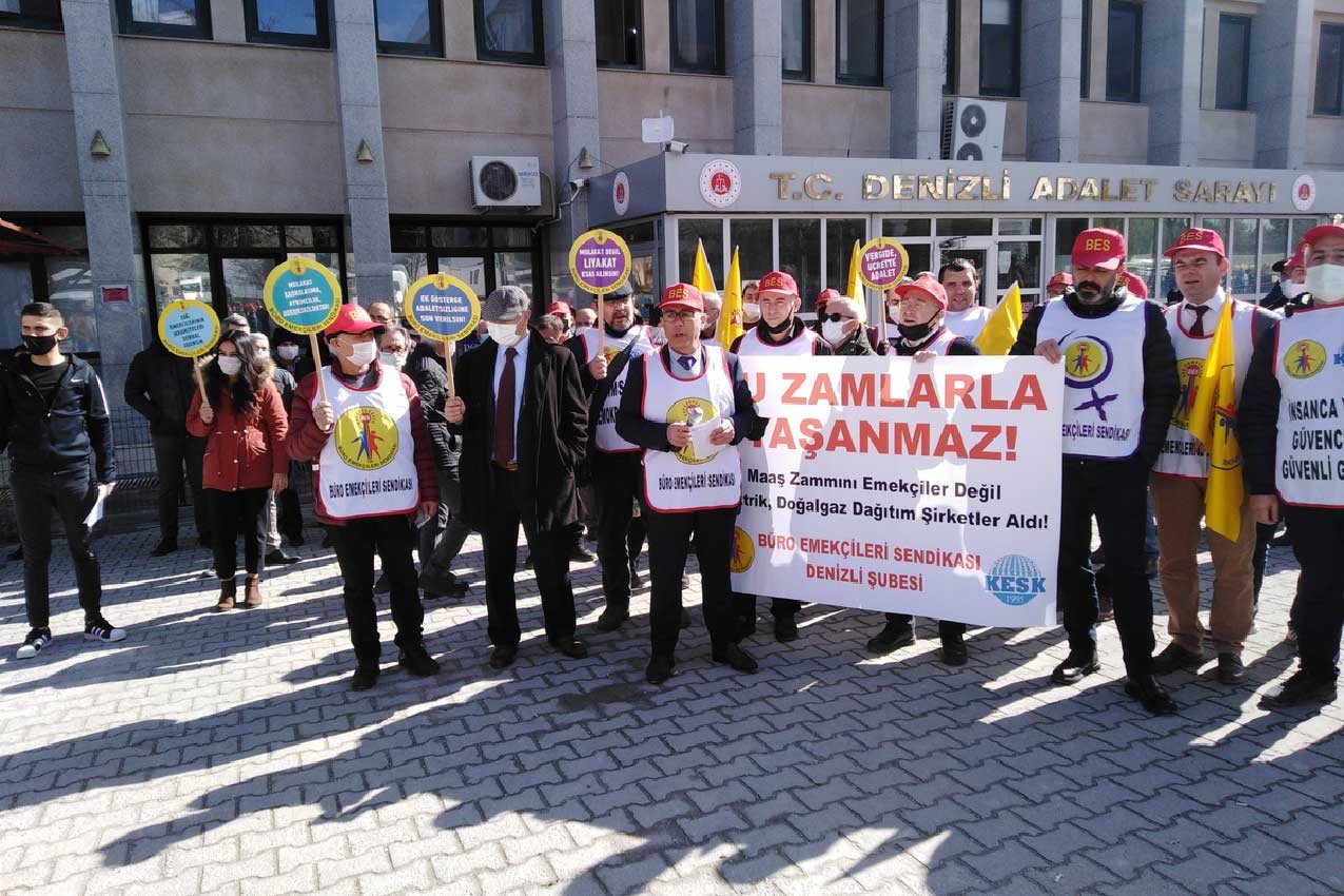 Denizli'de BES üyeleri zamlara karşı fatura yaktı