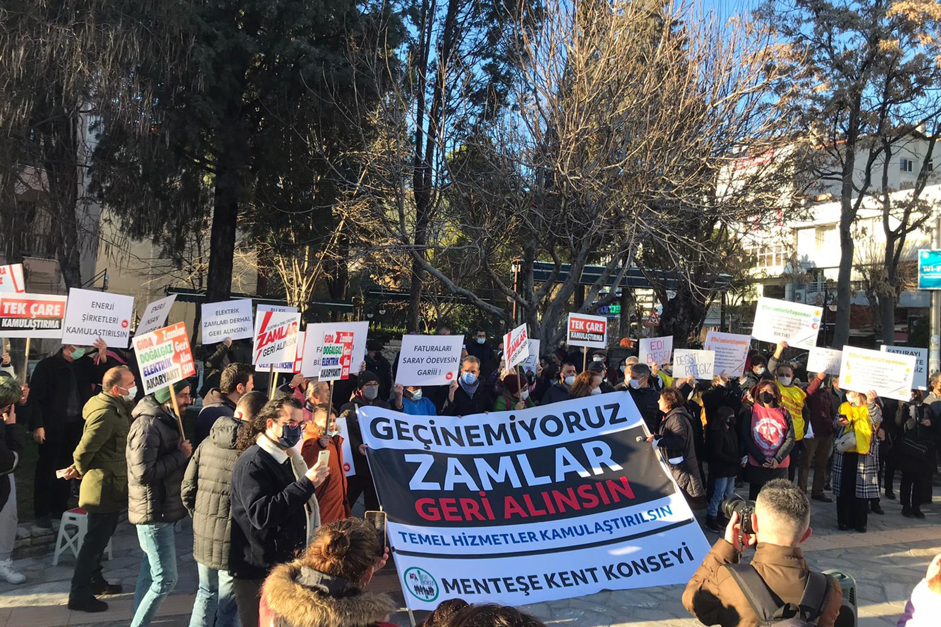 Menteşe halkı eylem düzenleyerek zamlar geri alınsın dedi