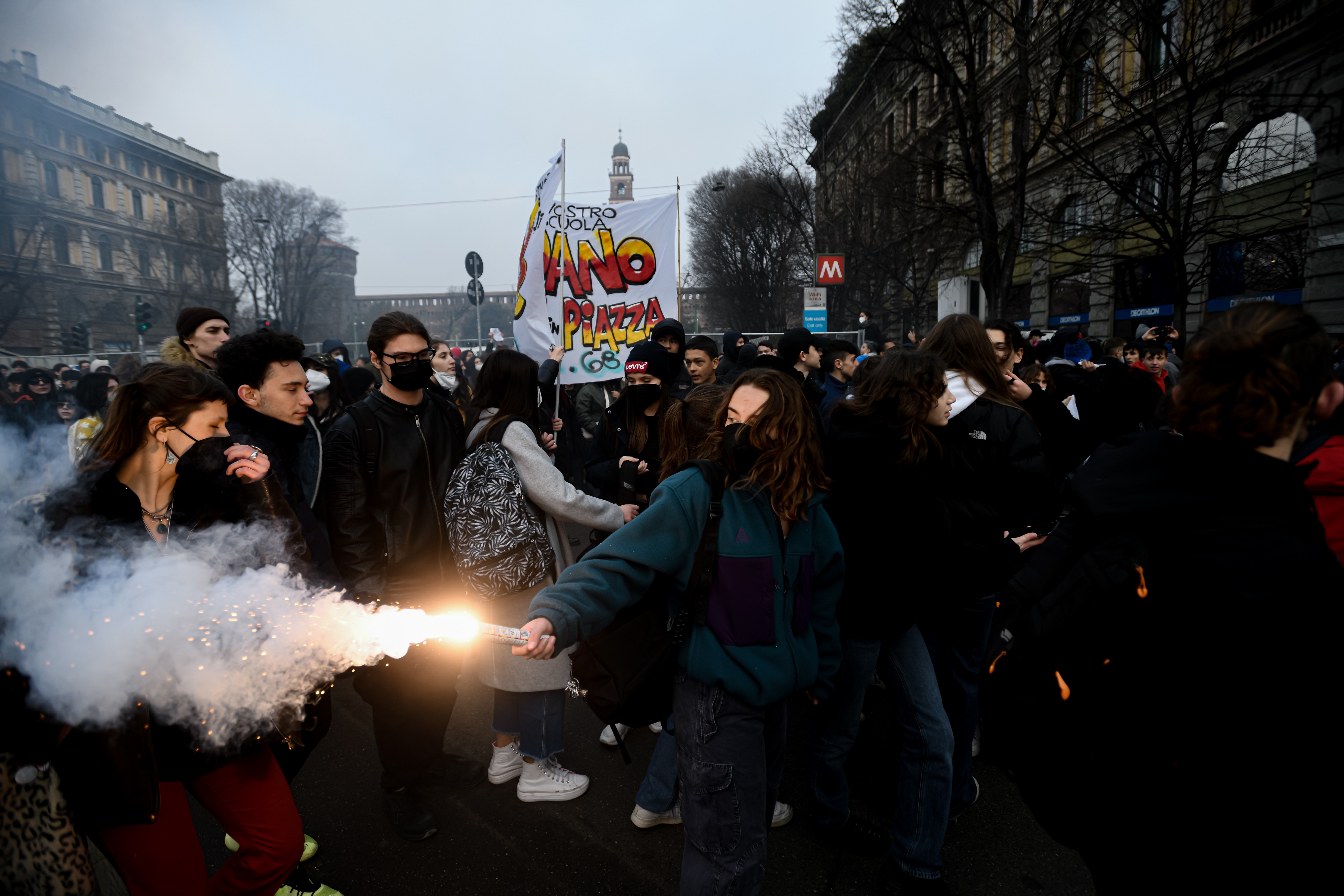 İtalya'da lise öğrencileri protesto