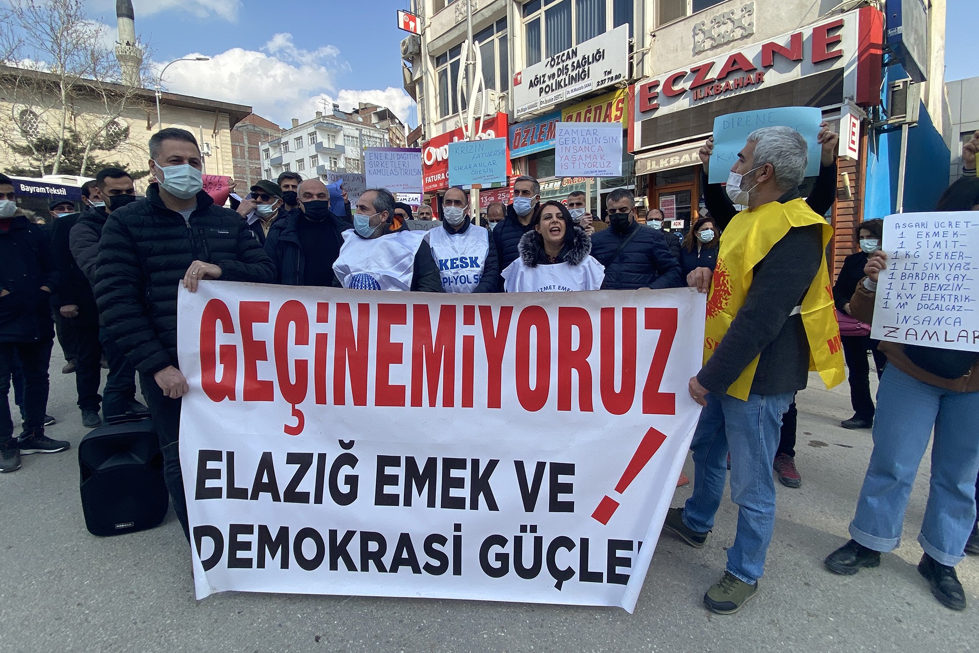 Elazığ'da zamlar protesto edildi