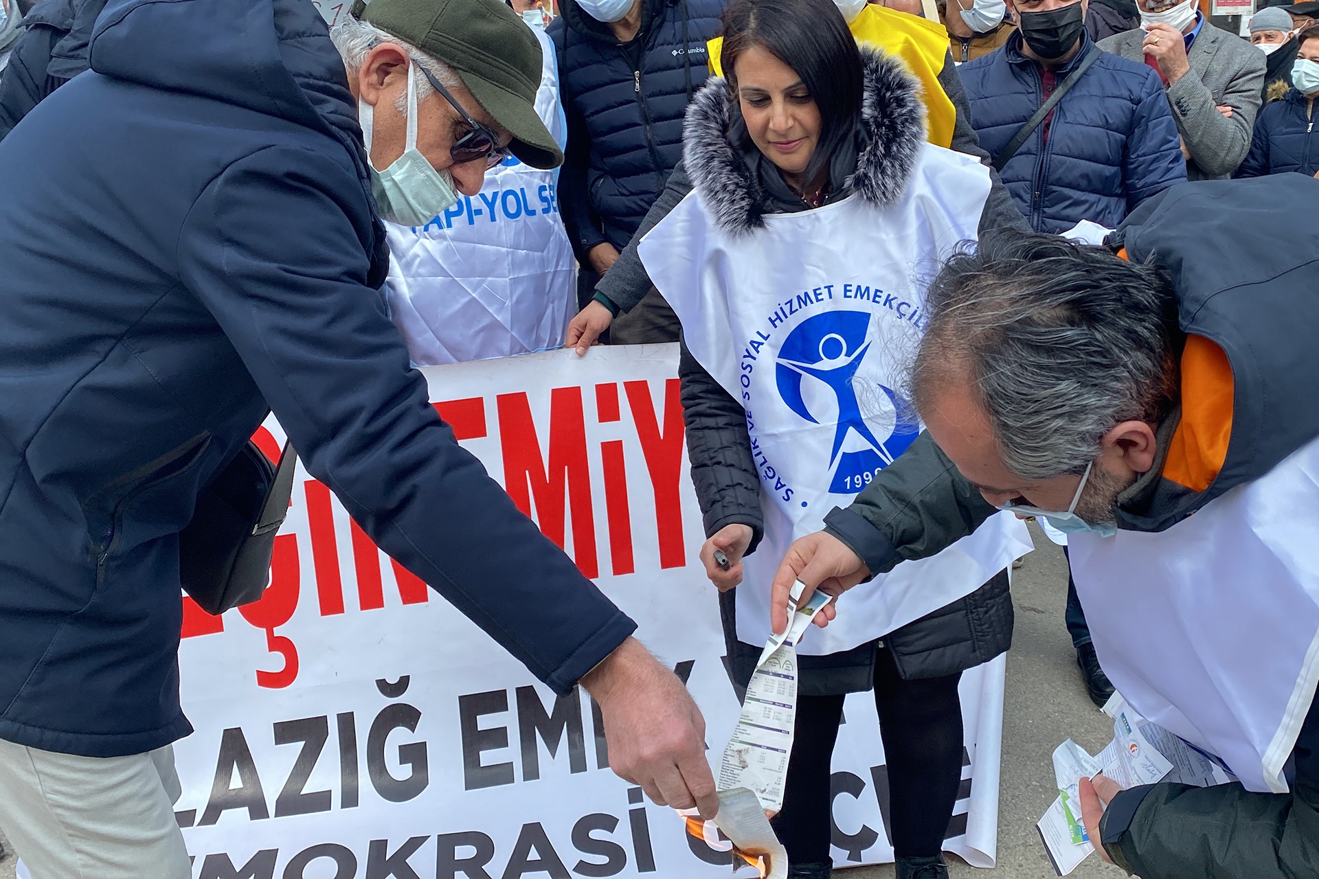 Elazığ'da zamlar protesto edildi