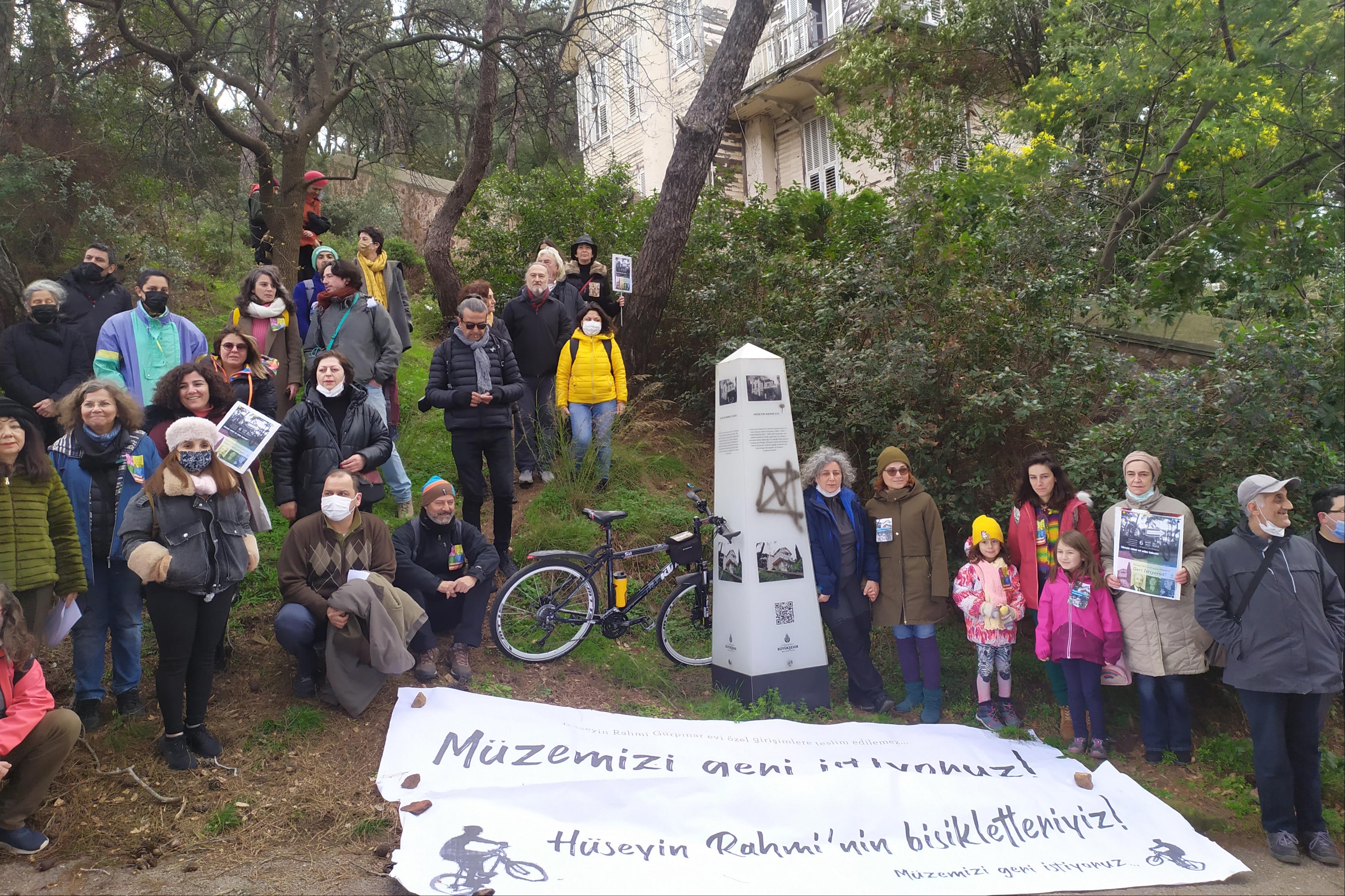 Hüseyin Rahmi Gürpınar evi önünde açıklama