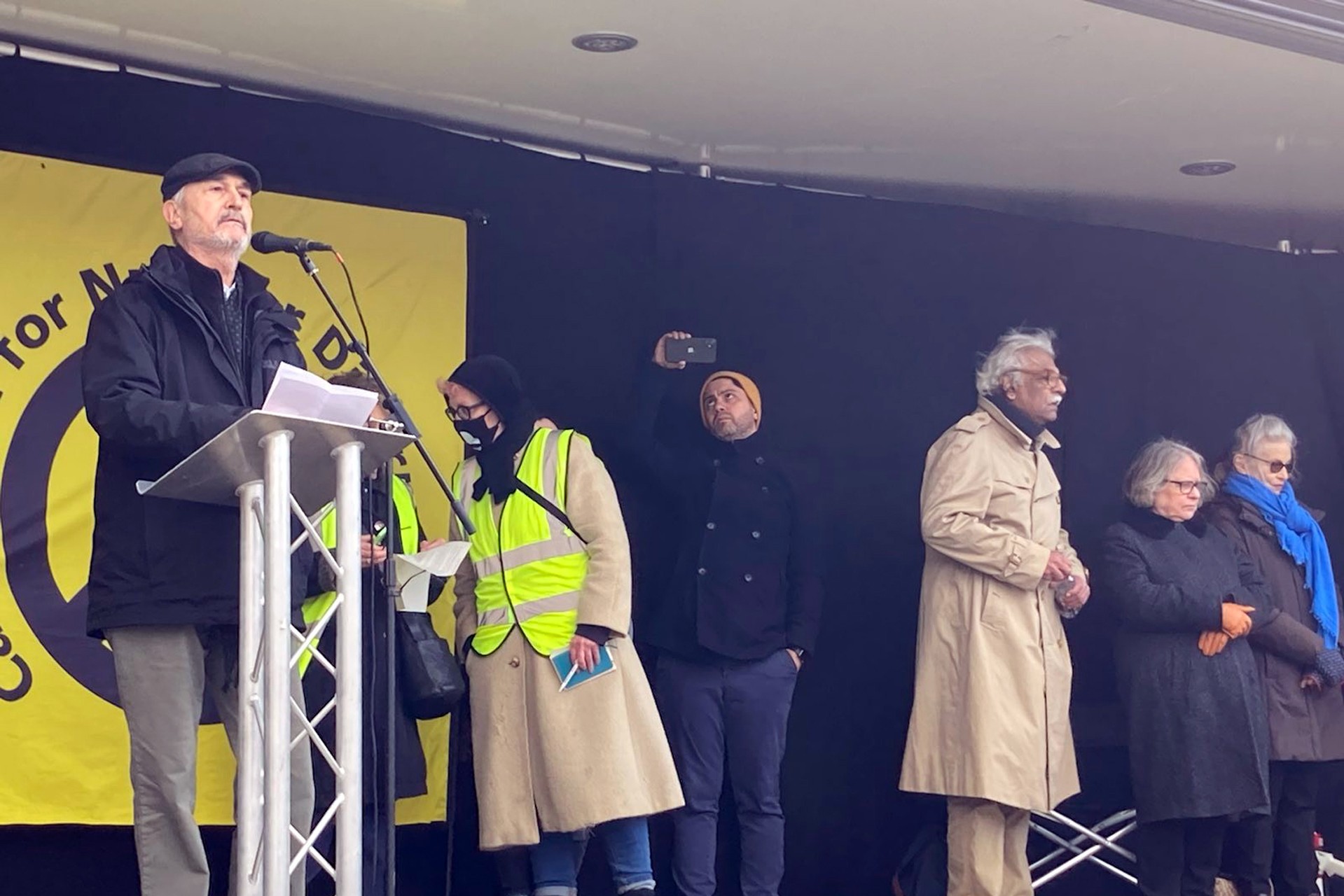 Londra'da düzenlenen savaş karşıtı mitingden bir fotoğraf.