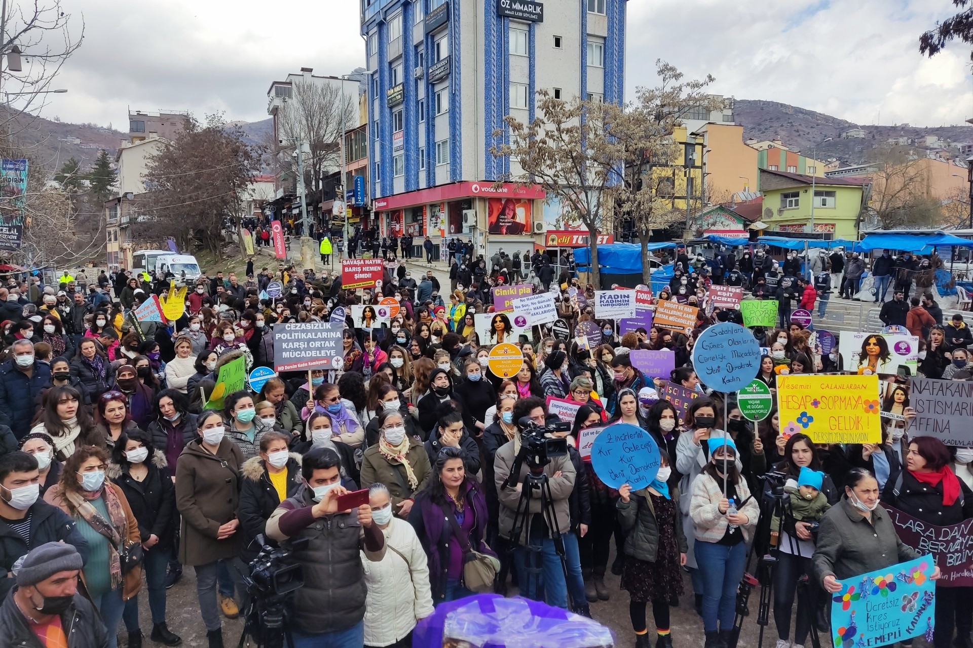 Dersim'de kadınlar 8 Mart'ı kutladı