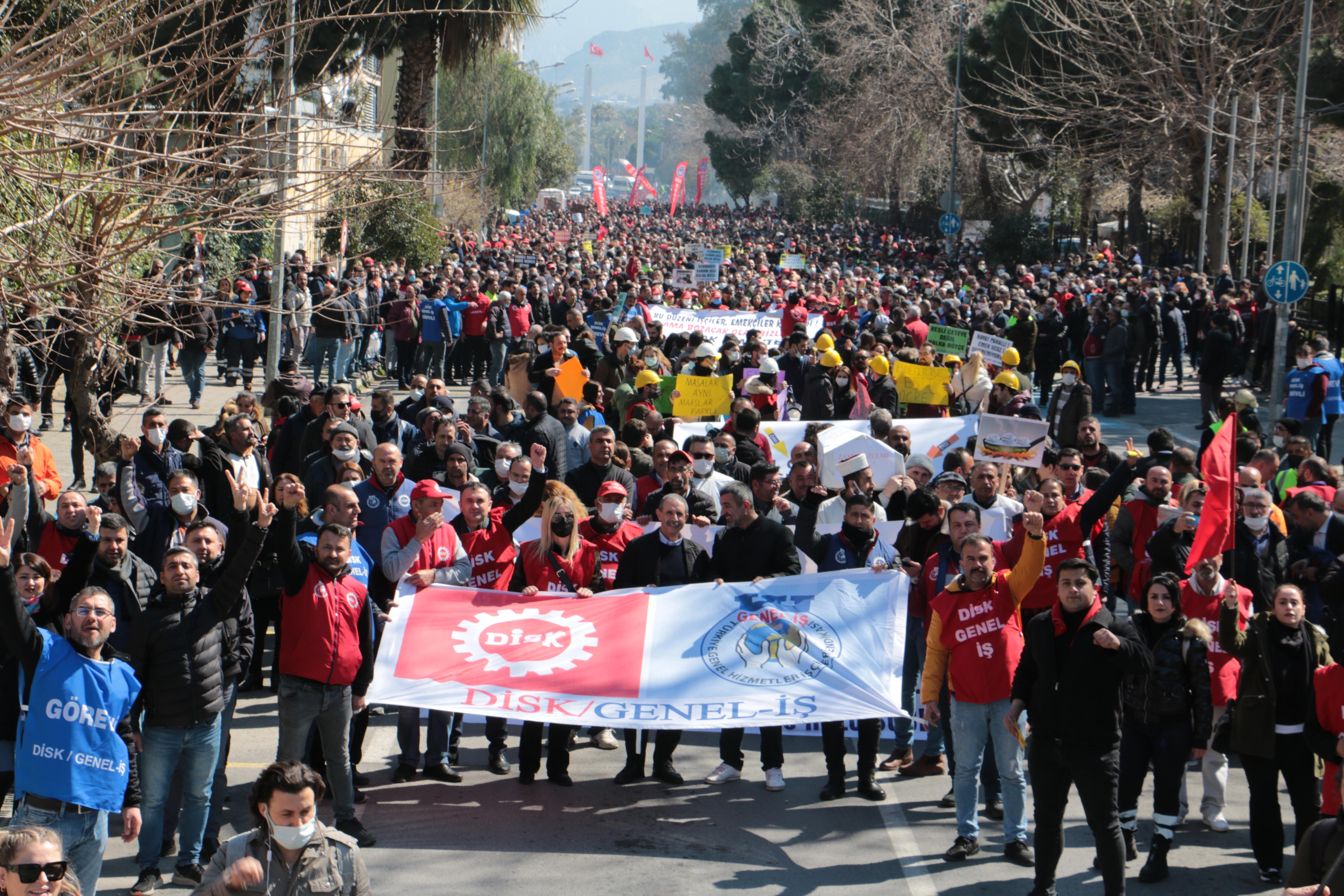 Genel-İş Sendikası İzmir Şubeleri üyesi işçilerin mitingi