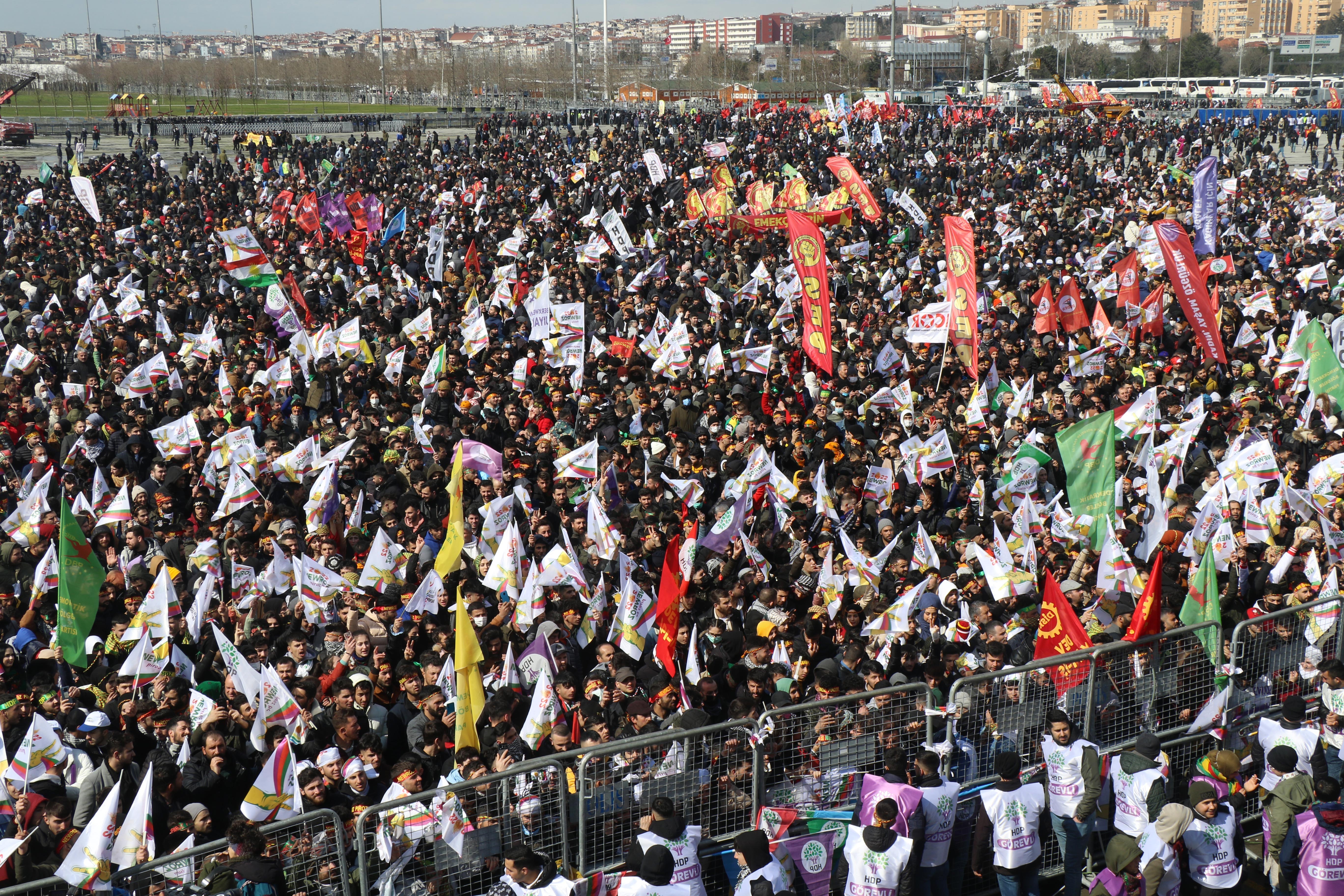 İstanbul Newroz mitinginde coşkulu kalabalık