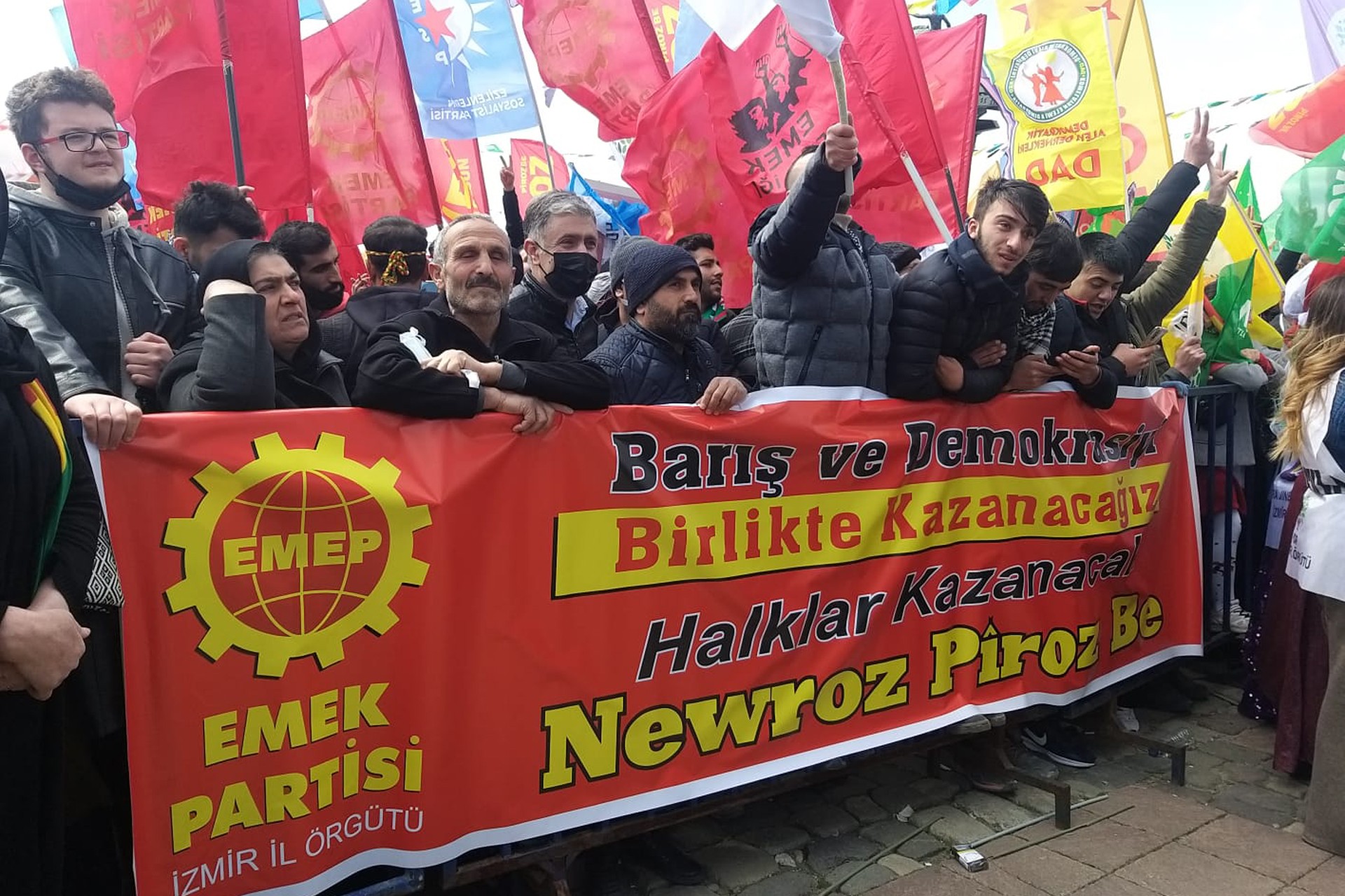 İzmir'de gerçekleştirilen Newroz mitinginden fotoğraf.