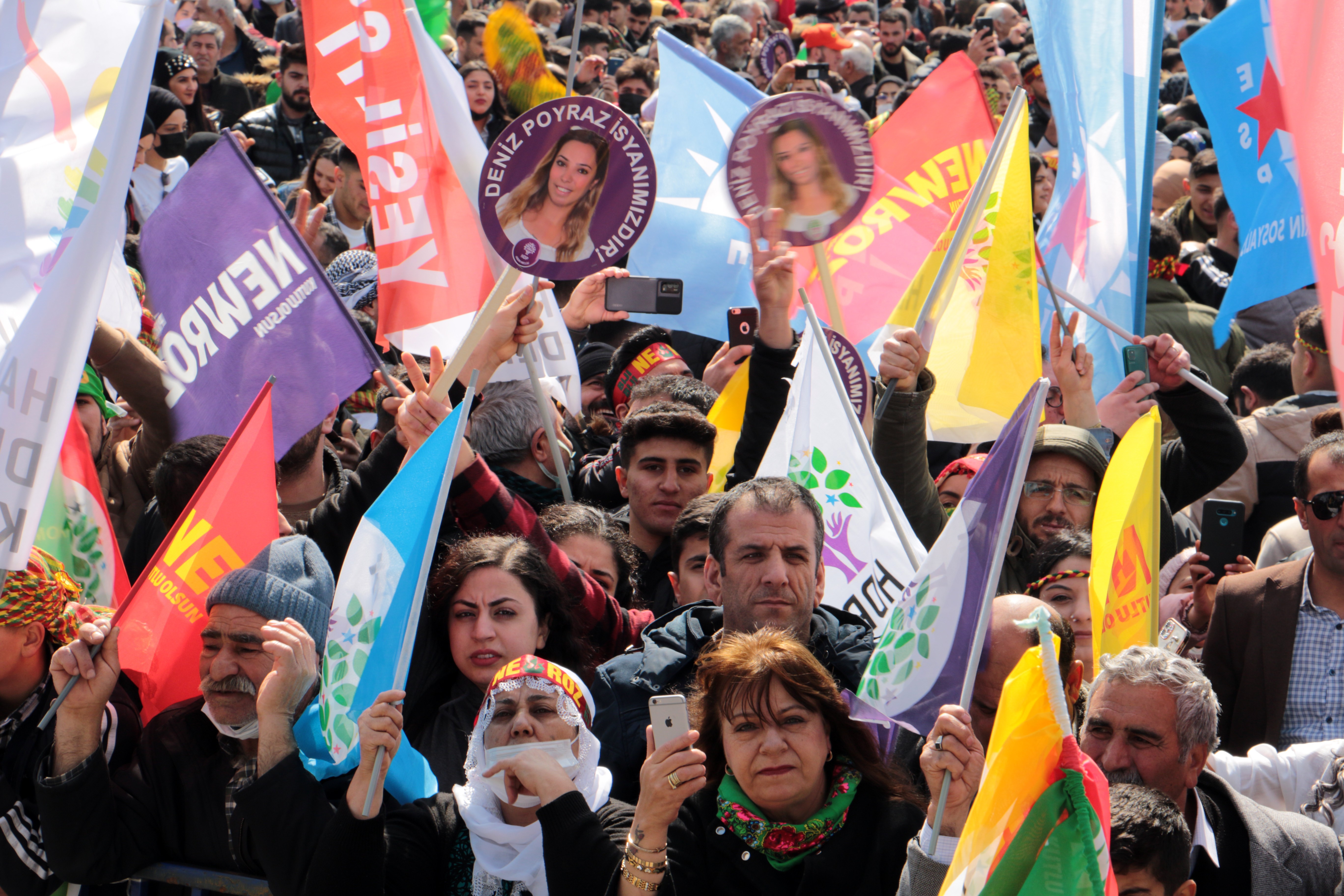 İzmir'de gerçekleştirilen Newroz mitinginden fotoğraf.