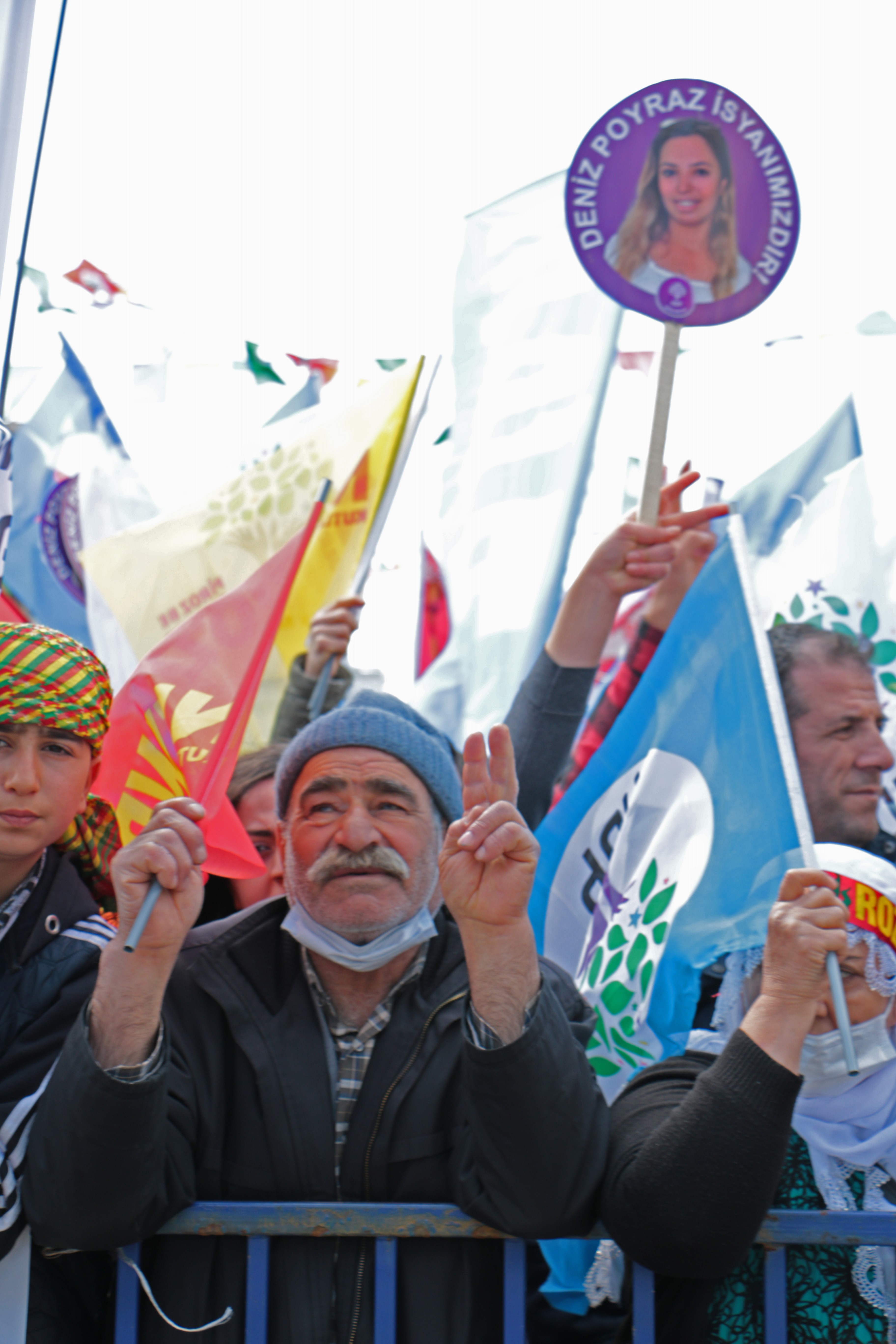 İzmir'de gerçekleştirilen Newroz mitinginden fotoğraf.