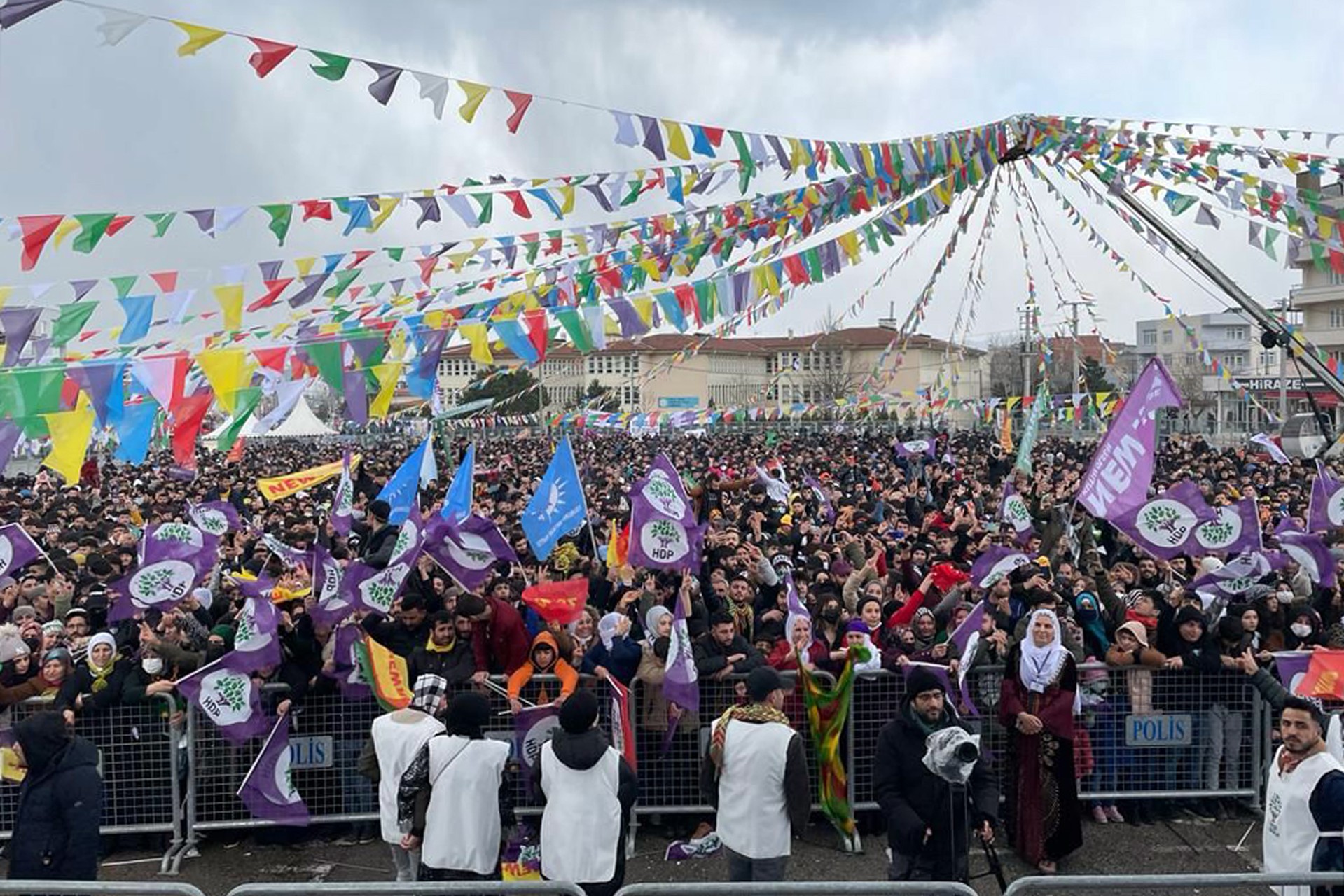 Bursa'daki Newroz mitinginden bir fotoğraf.