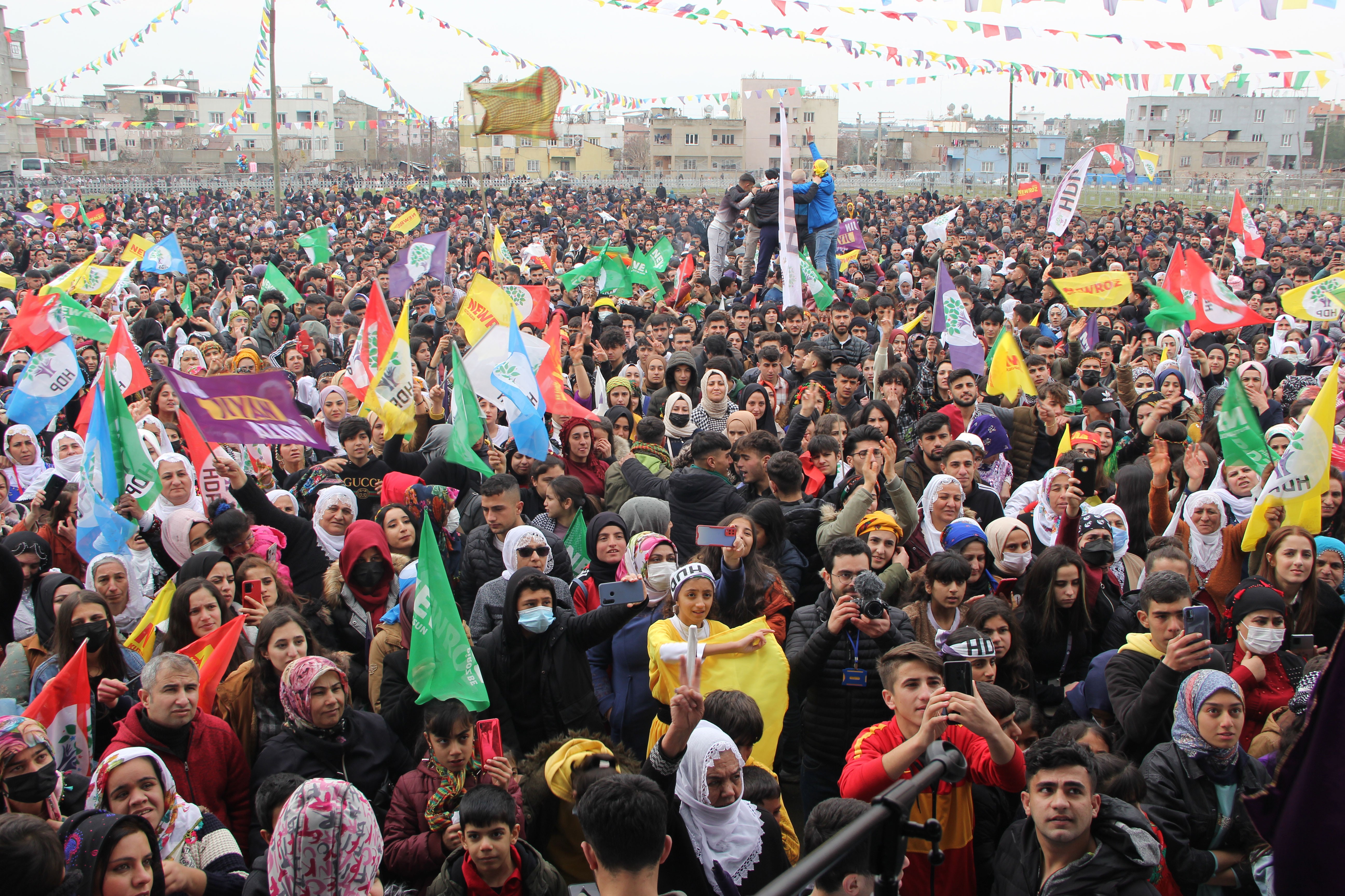 Siirt Newroz'unda coşkulu kalabalık