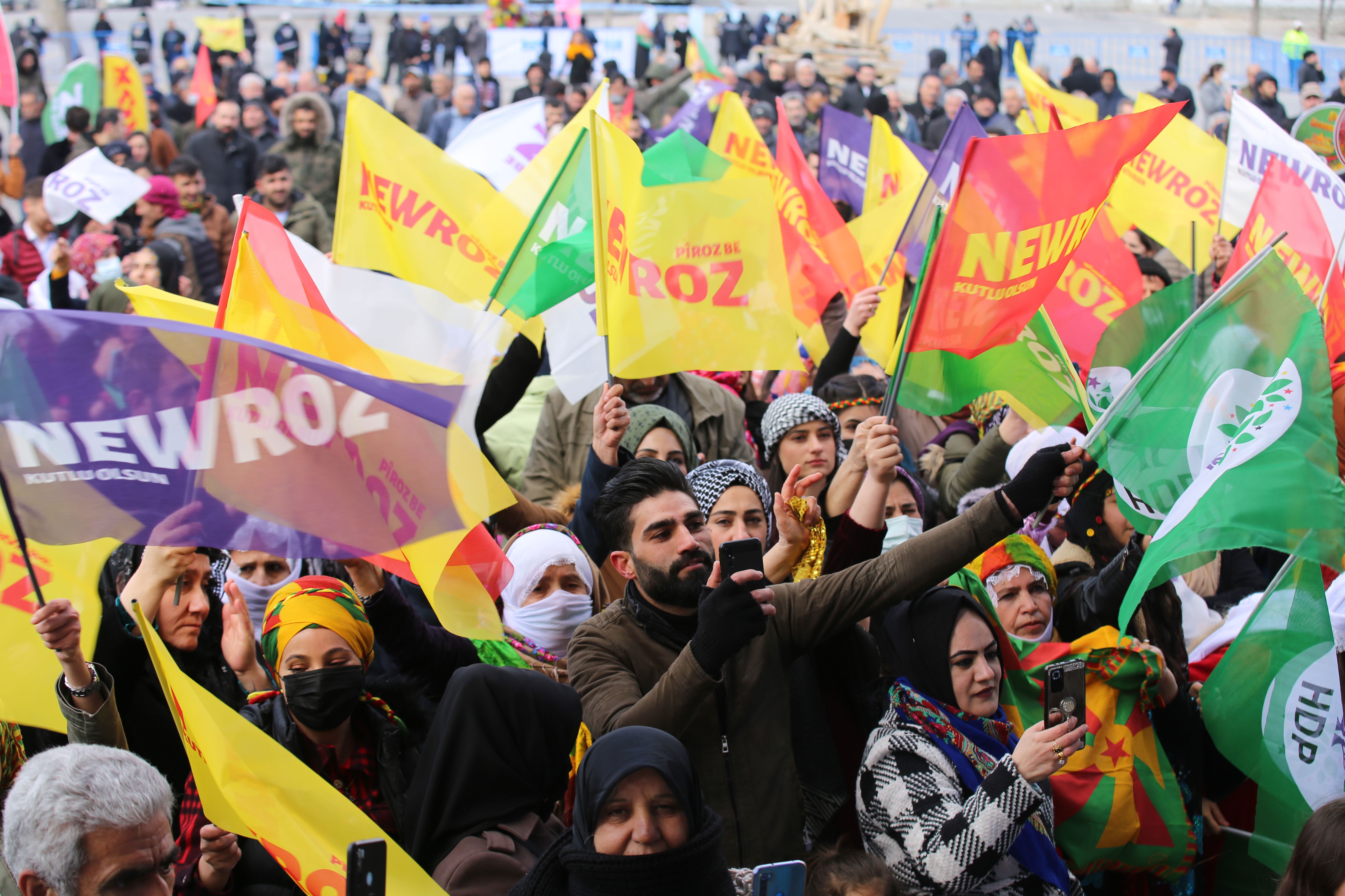 Konya Newroz'unda coşkulu kalabalık