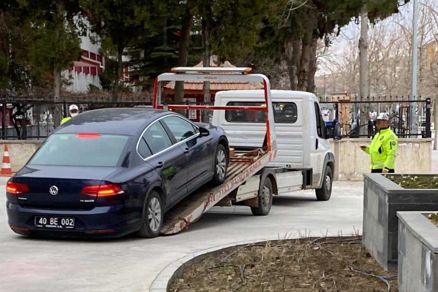 Çekici ile çekilen makam aracı