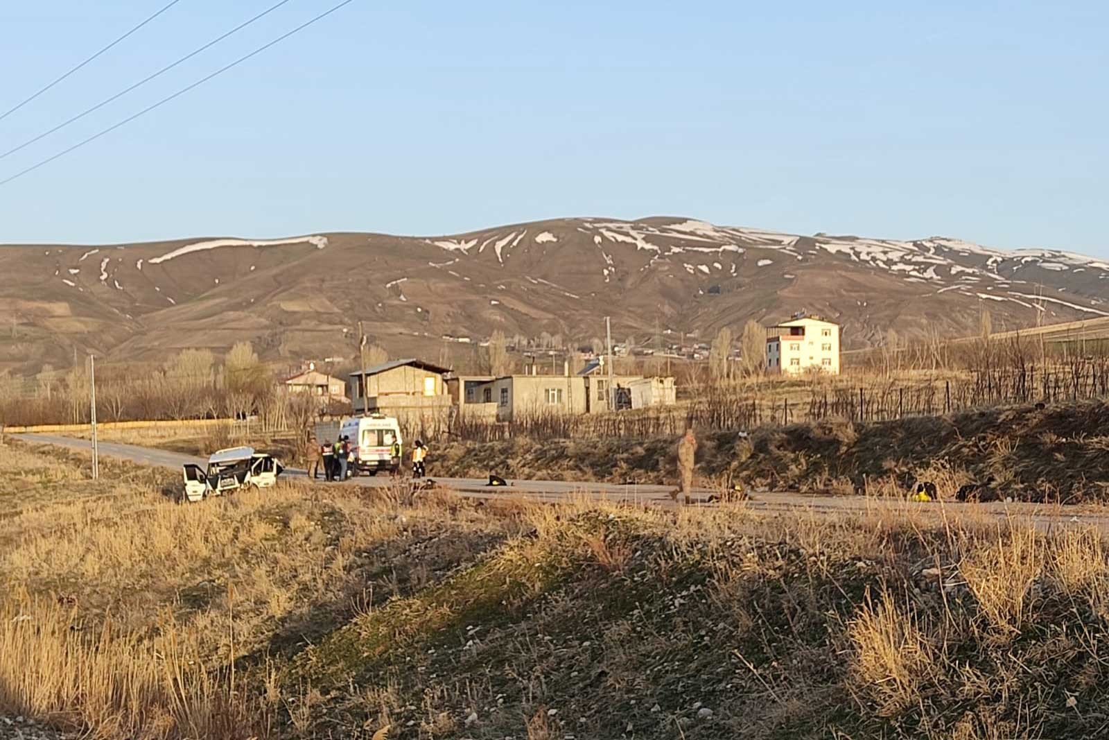 Bitlis'ta kaza yapan mülteci minibüsü