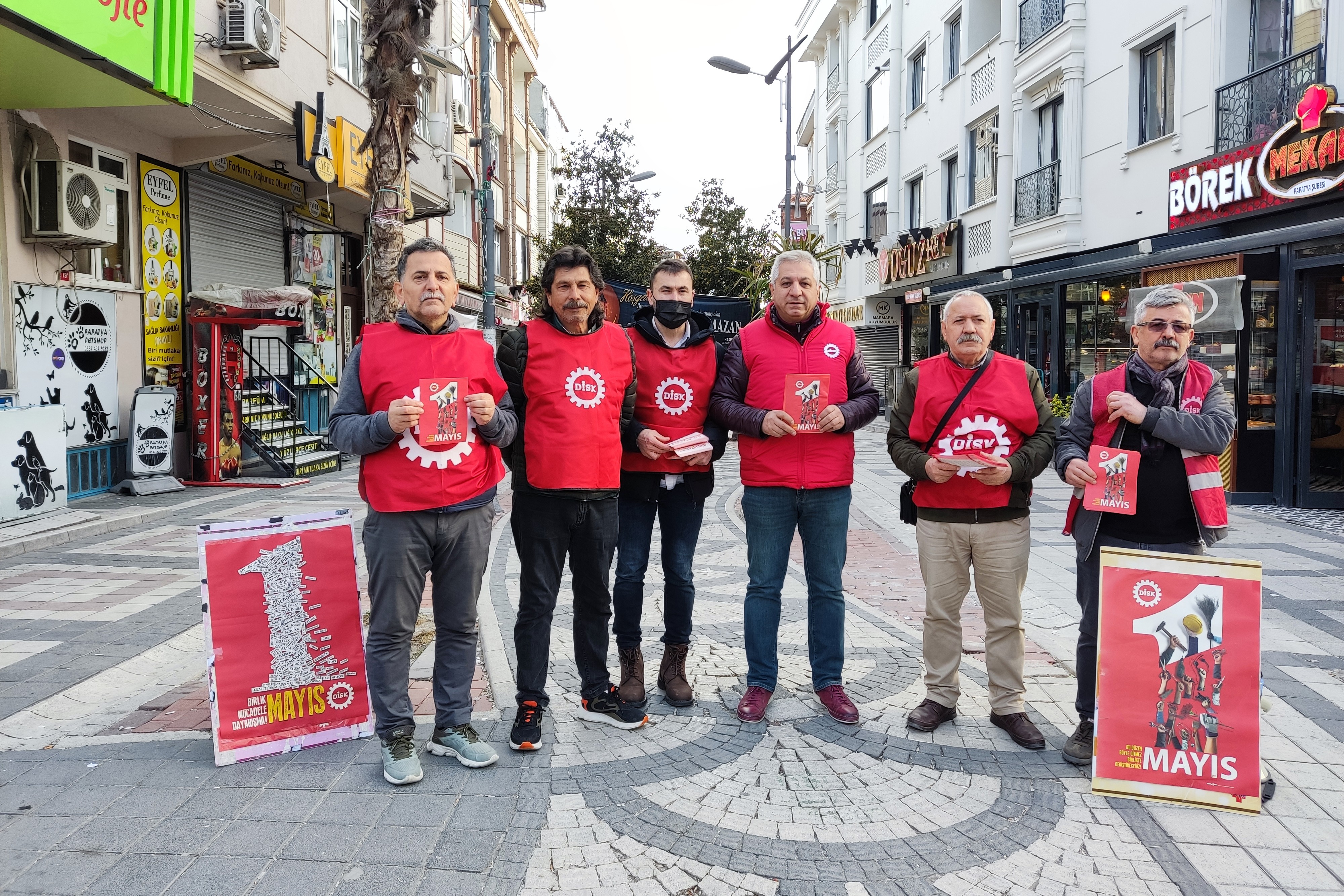 disk üyeleri esenyurt kıraçta bildiri dağıttı