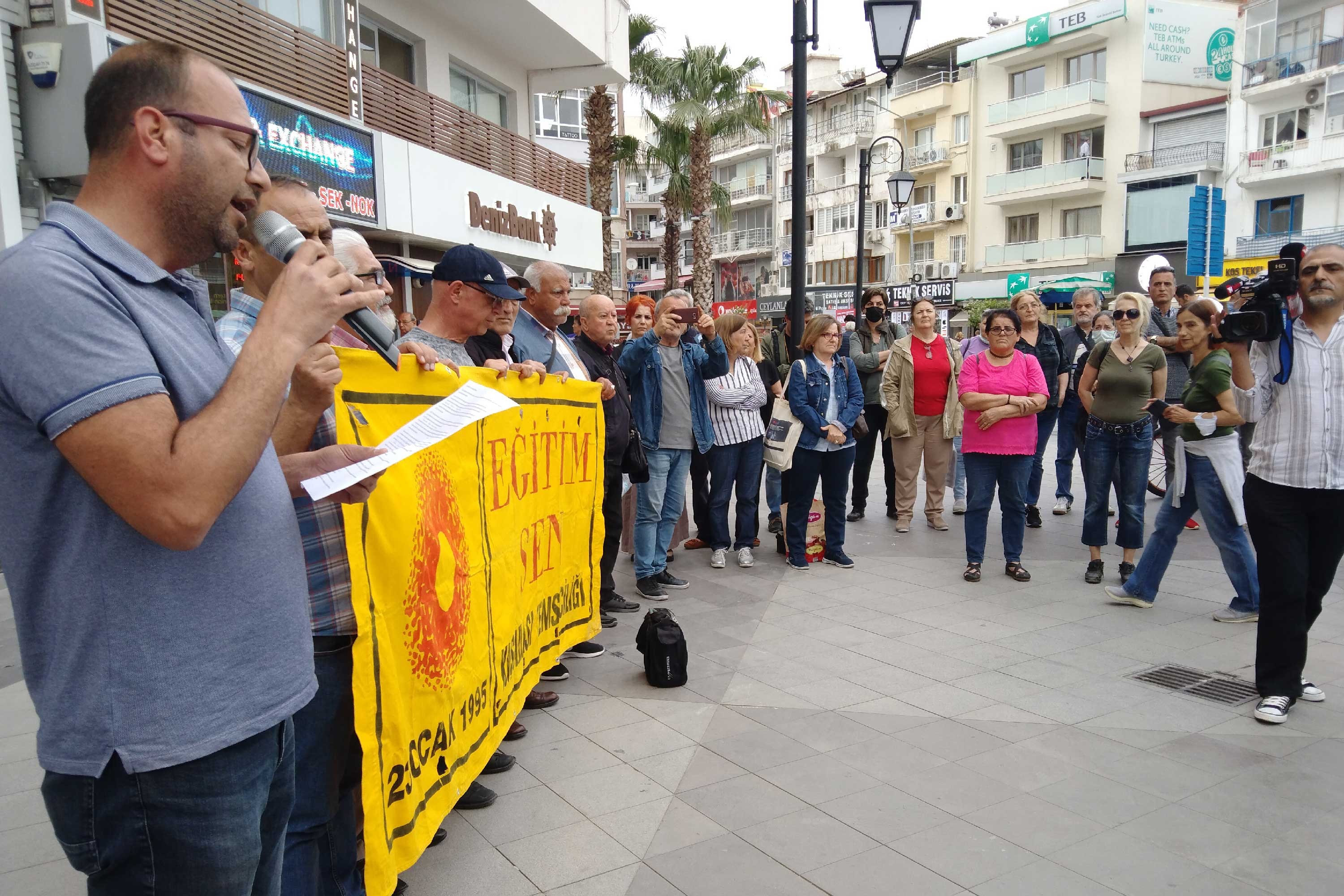 Kuşadası'ndaki Gezi davası protestosu