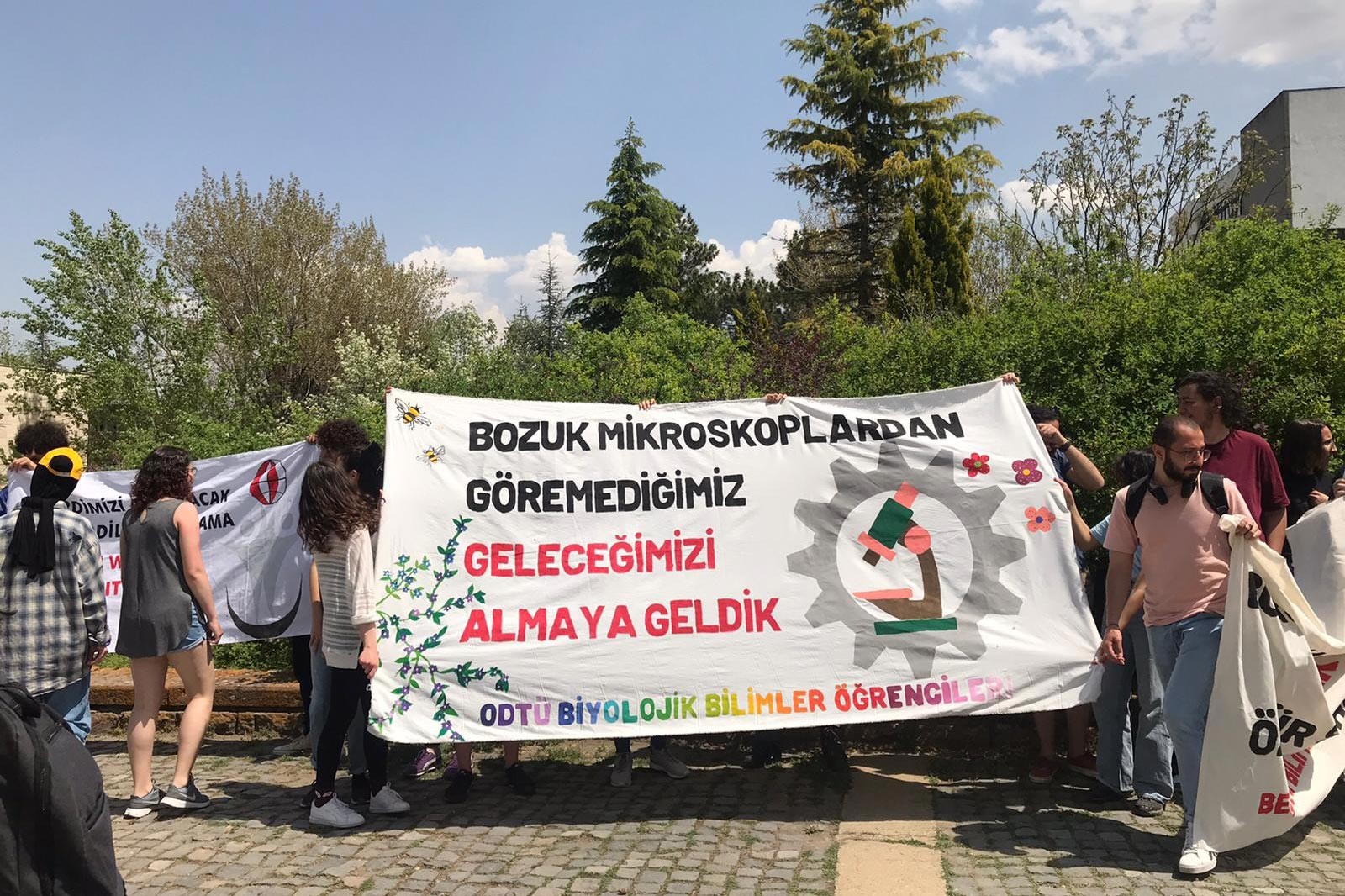 ODTÜ'lülerin 1 Mayıs pankartları