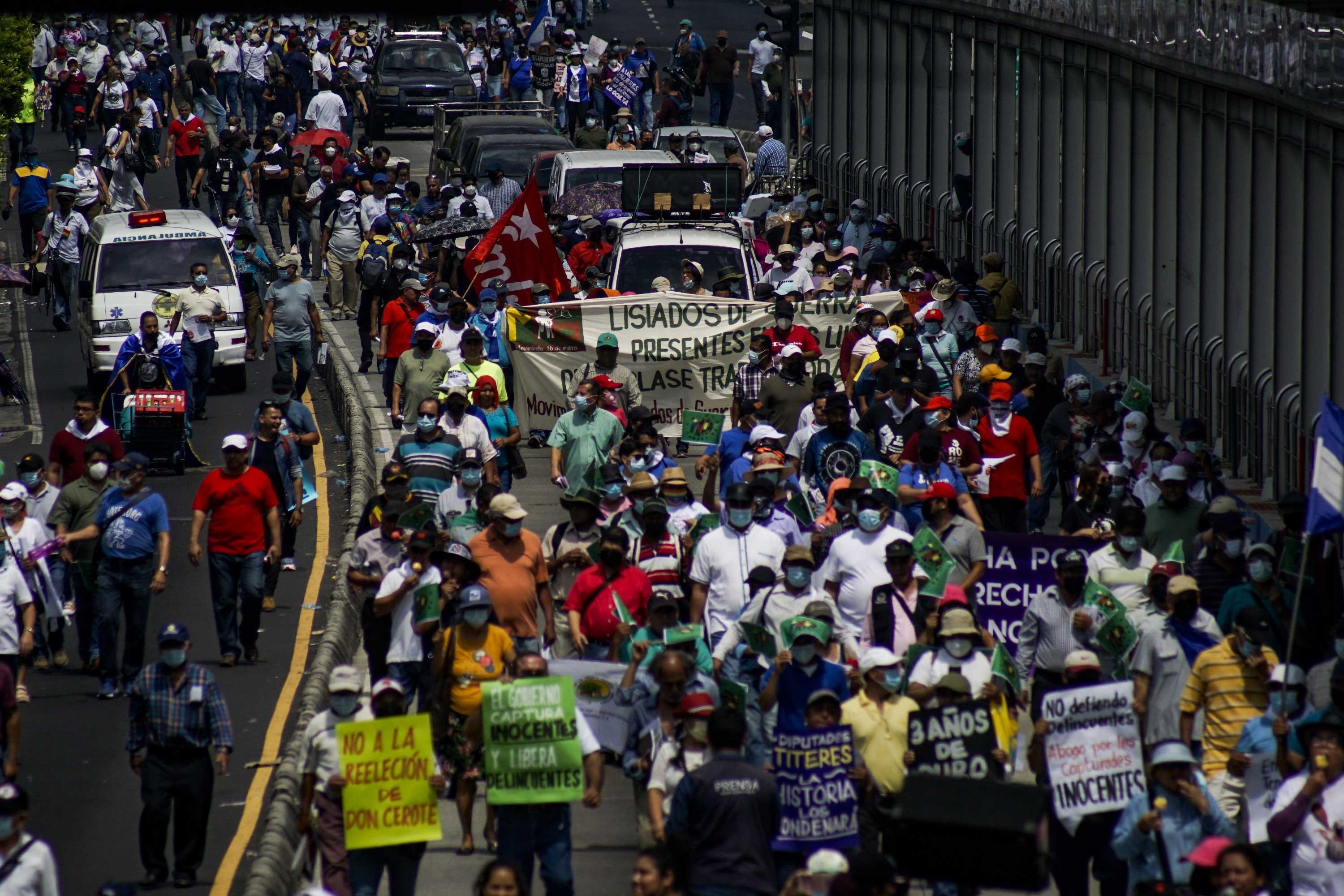 El Salvador'daki 1 Mayıs'a katılanlar