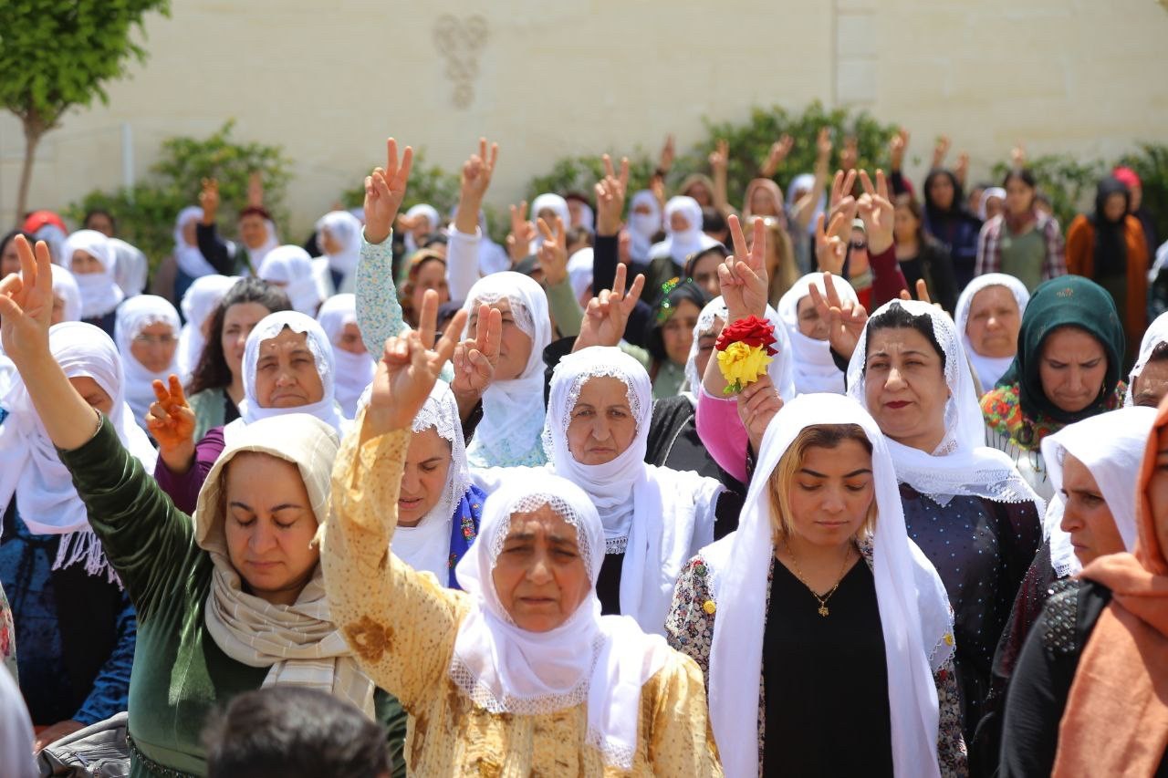  Anneler Günü kapsamında Nusaybin’de bir araya gelen anneler