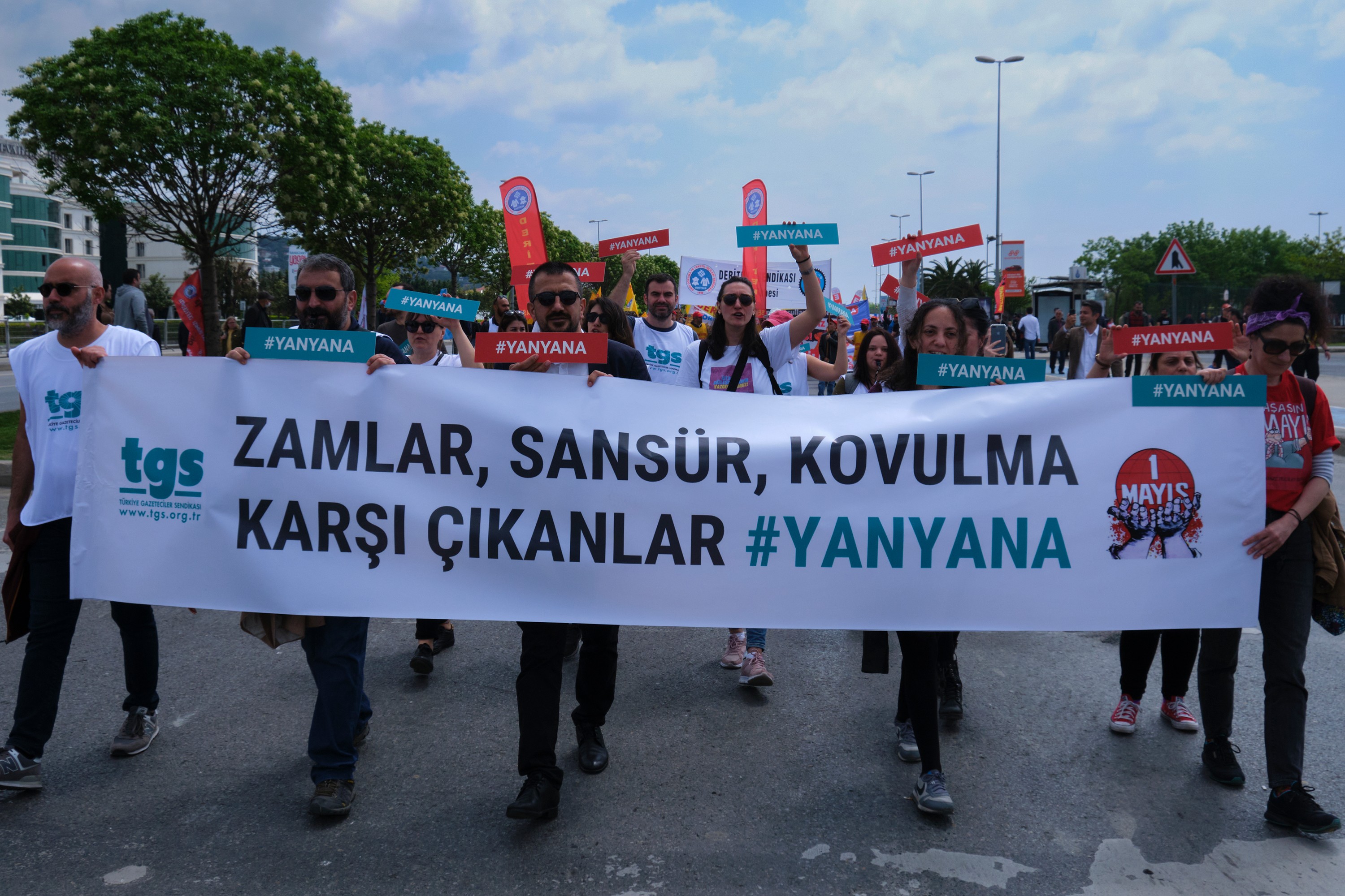 Gazeteciler sansür yasasına karşı sokağa çıkıyor: Susturma, korkutma, hapsetme yasasına hayır!