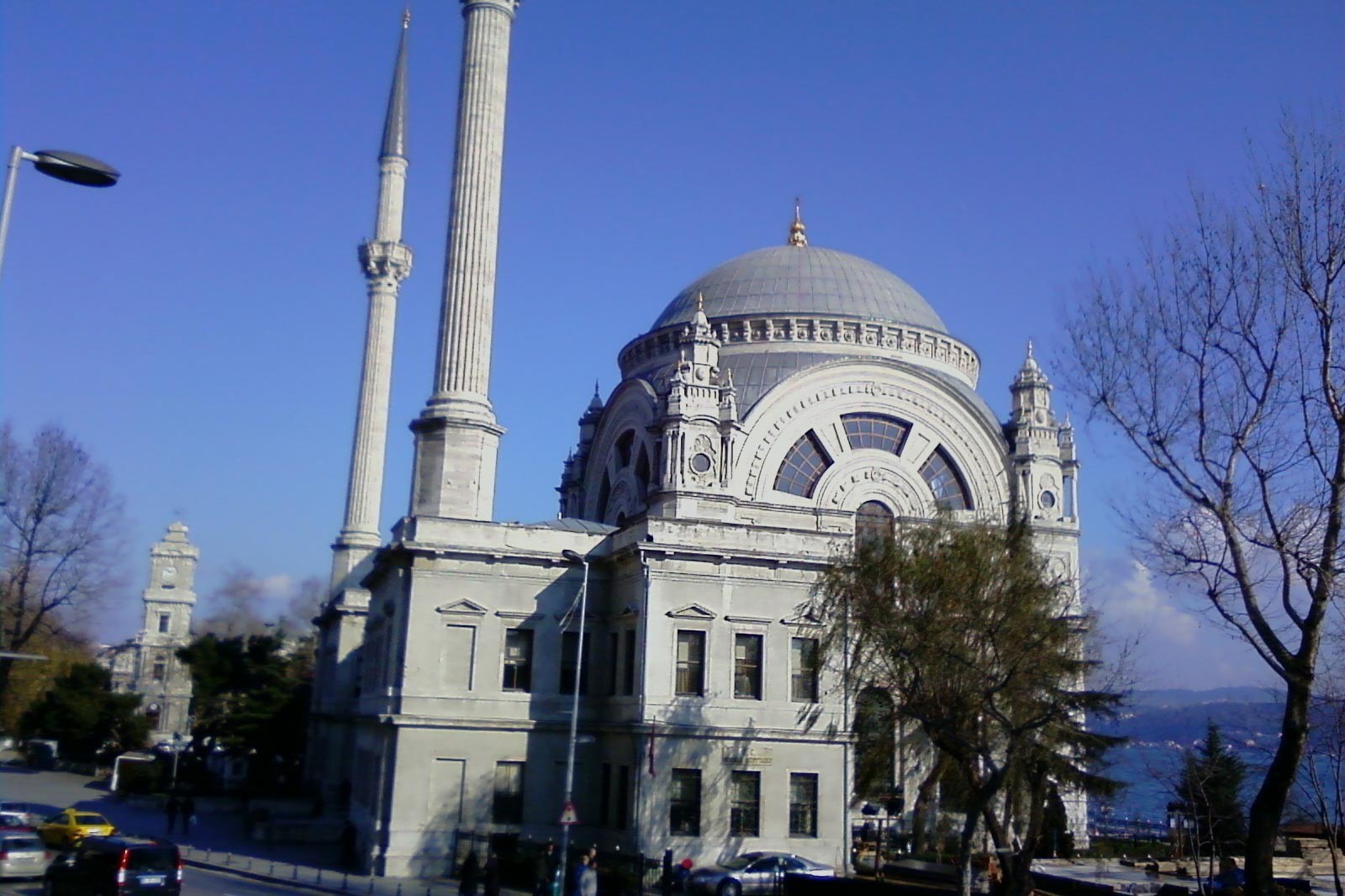 Bezm-i Alem Valide Sultan Camii