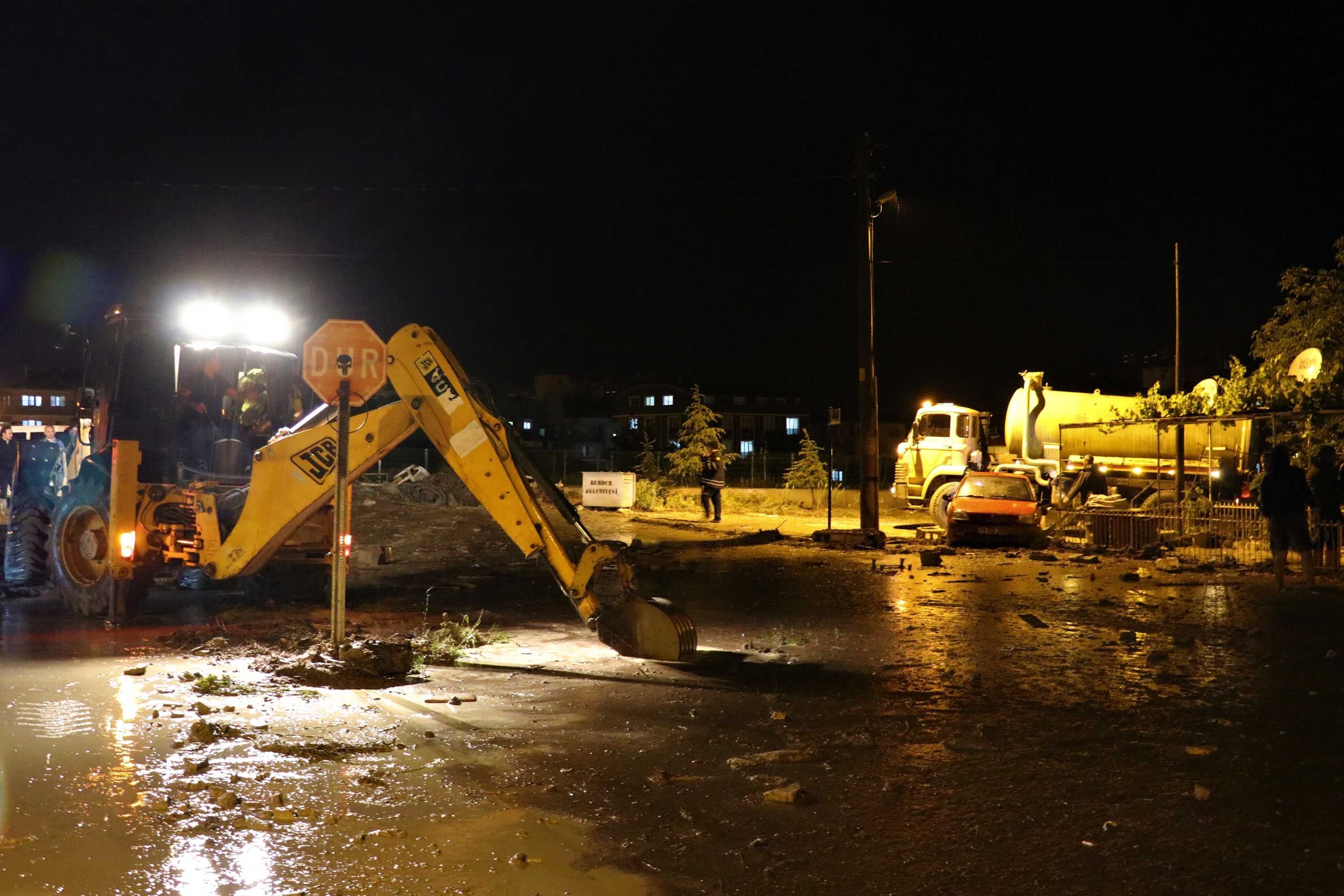 Burdur'da su altındaki bir sokak