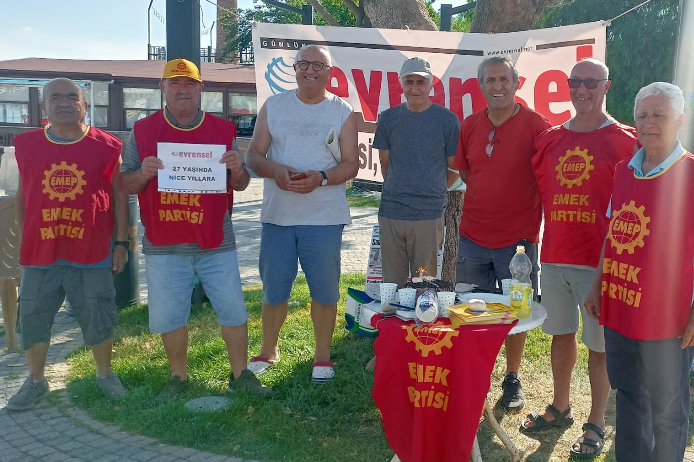 Emek Partisi Edremit örgütü Evrensel stantı açtı